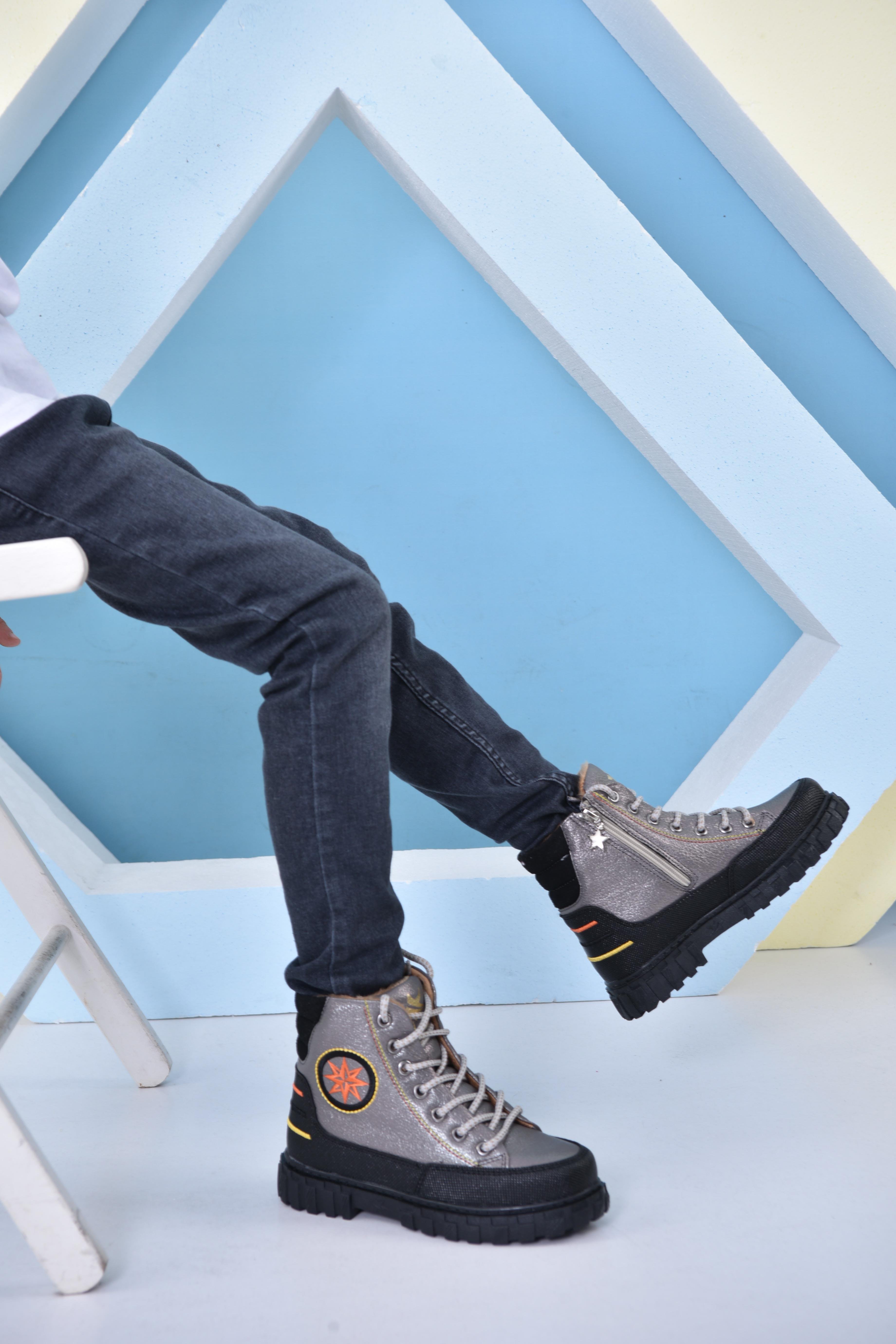 Kürklü Çocuk Botu