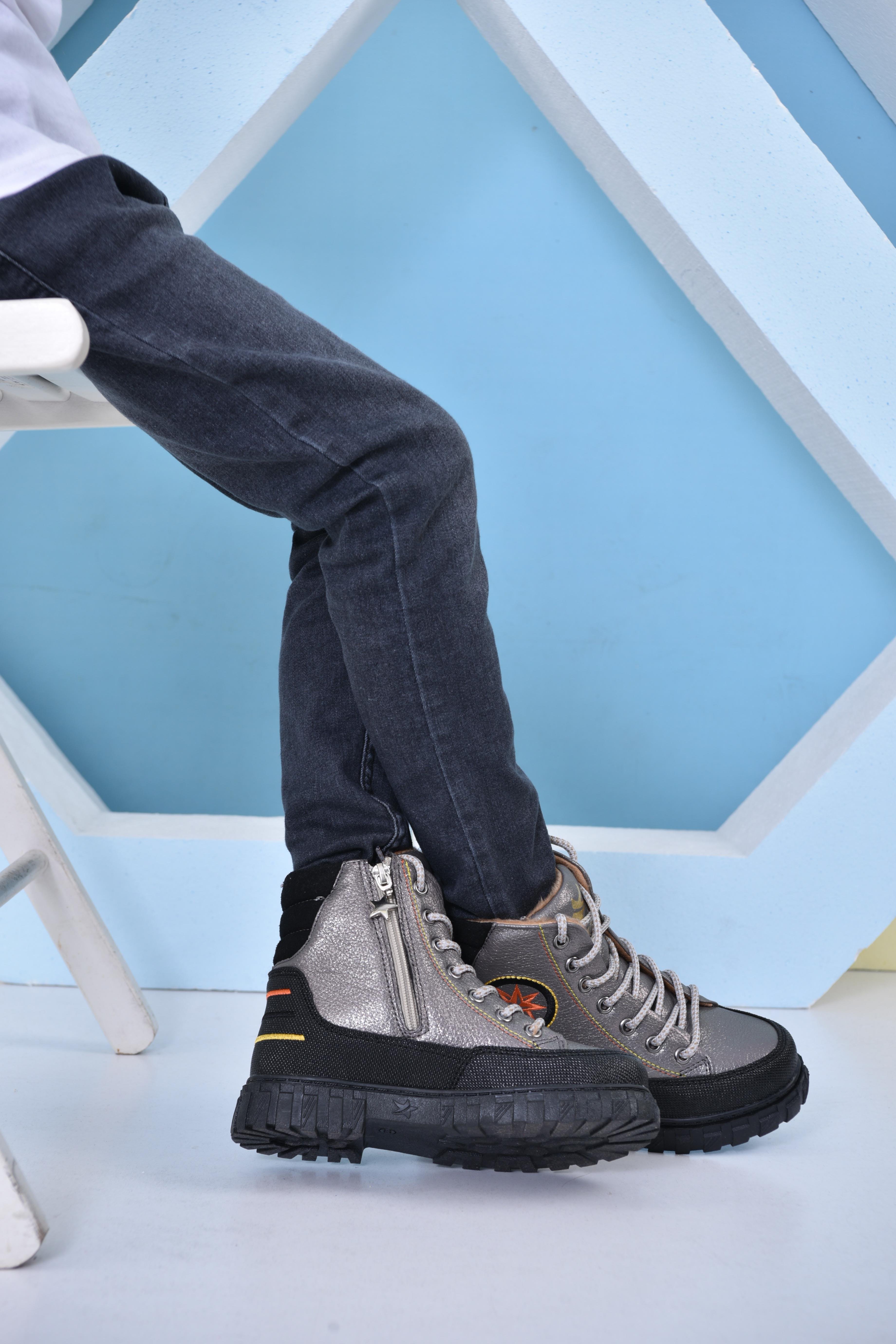 Kürklü Çocuk Botu