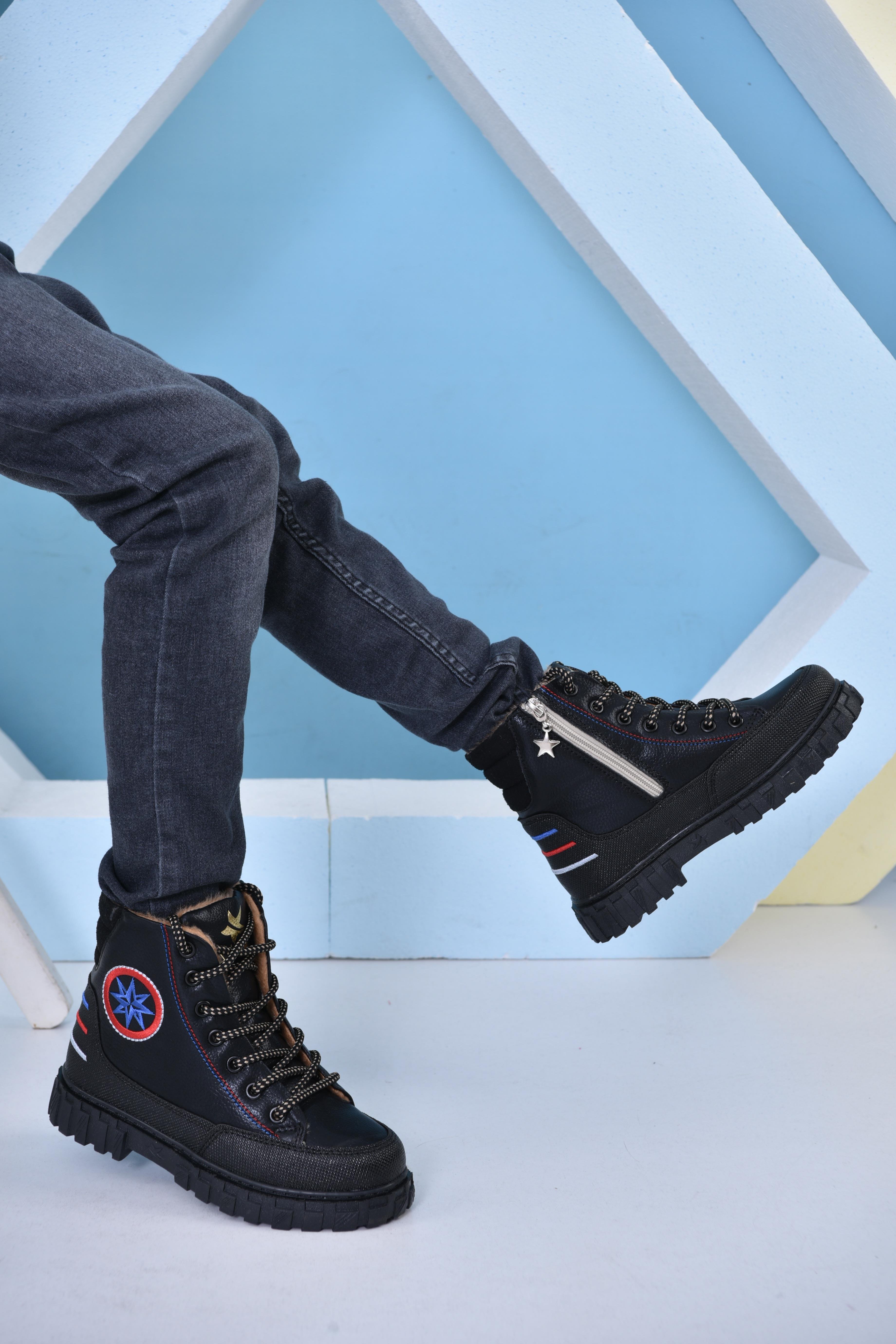 Kürklü Çocuk Botu