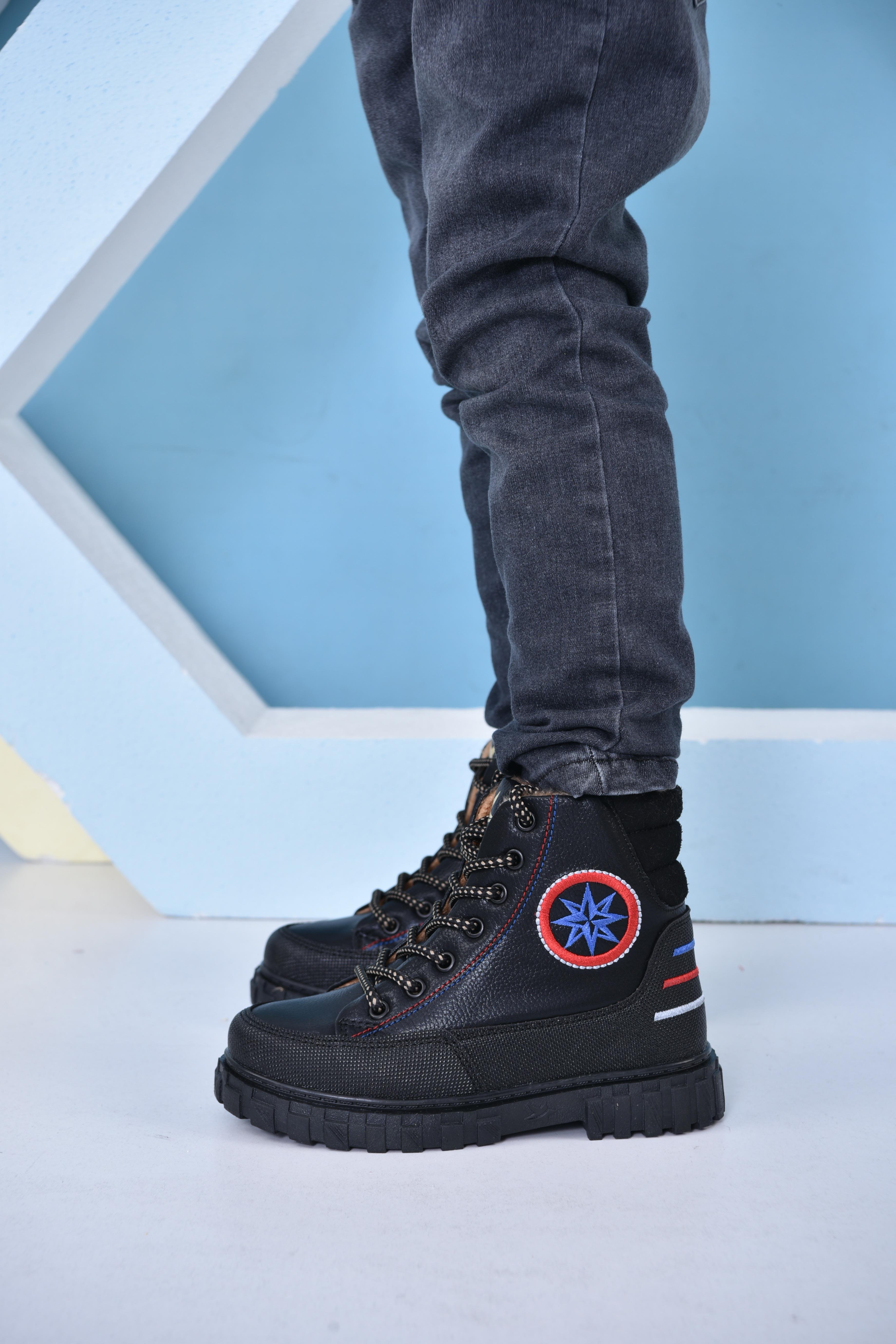 Kürklü Çocuk Botu