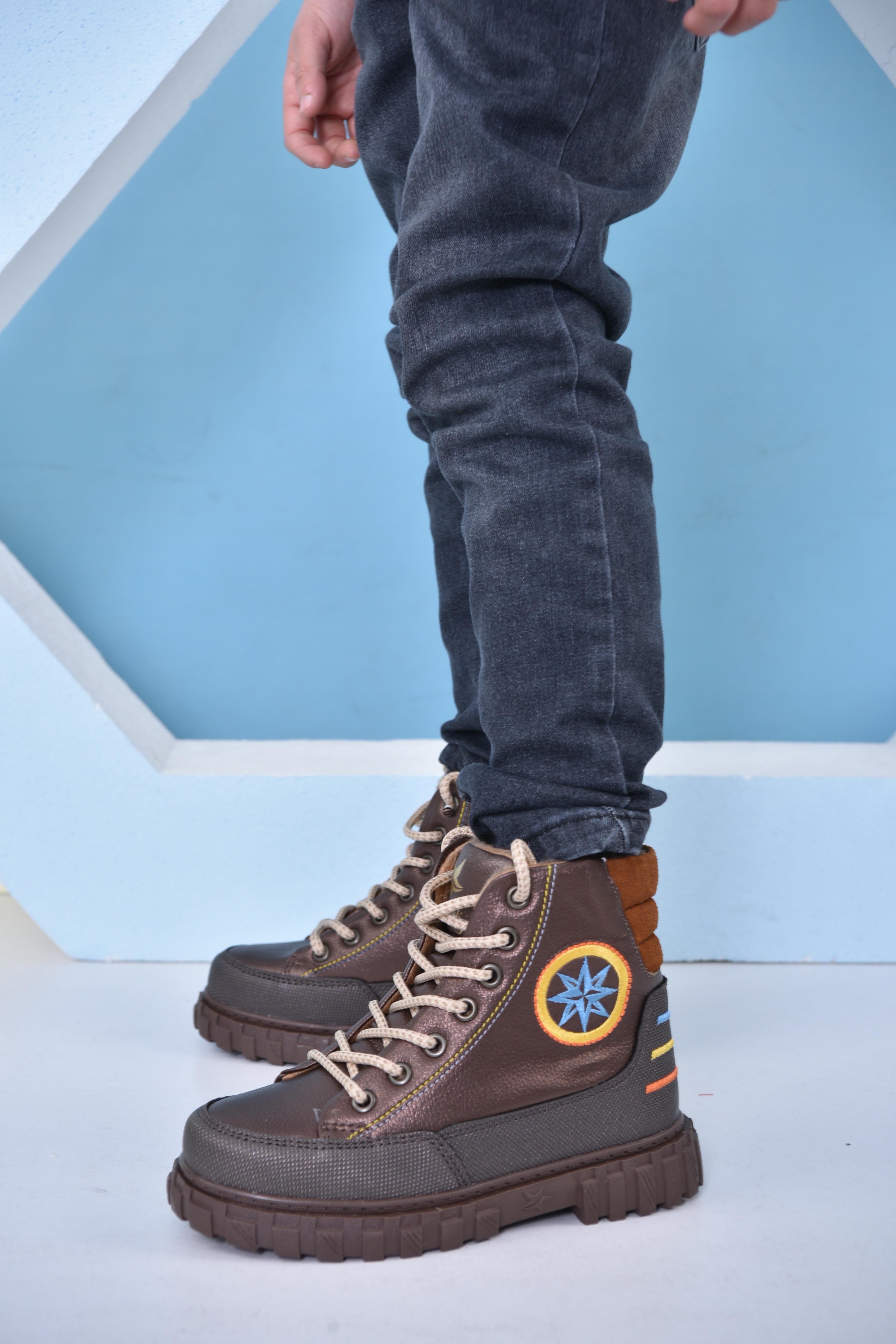 Kürklü Çocuk Botu