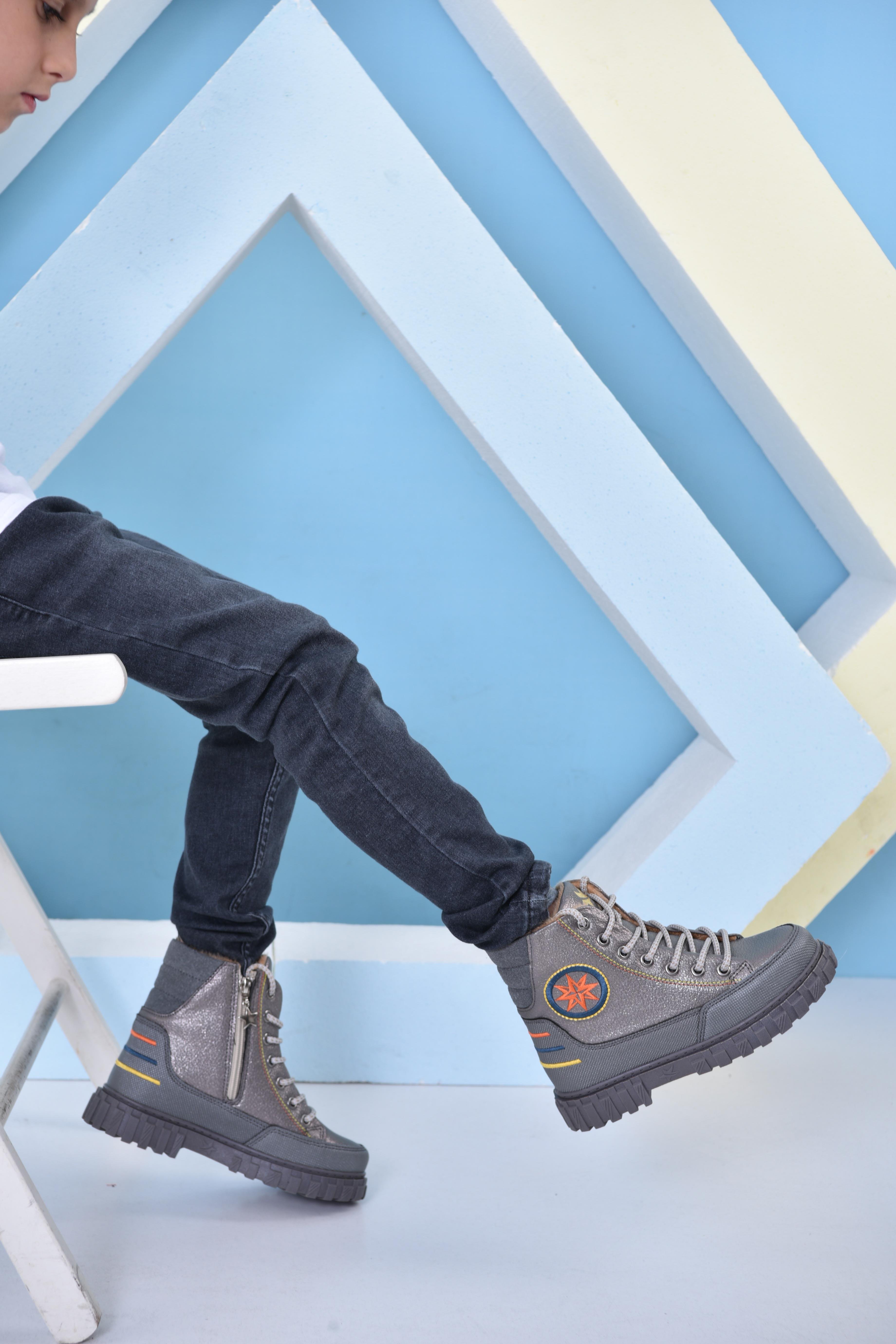 Kürklü Çocuk Botu