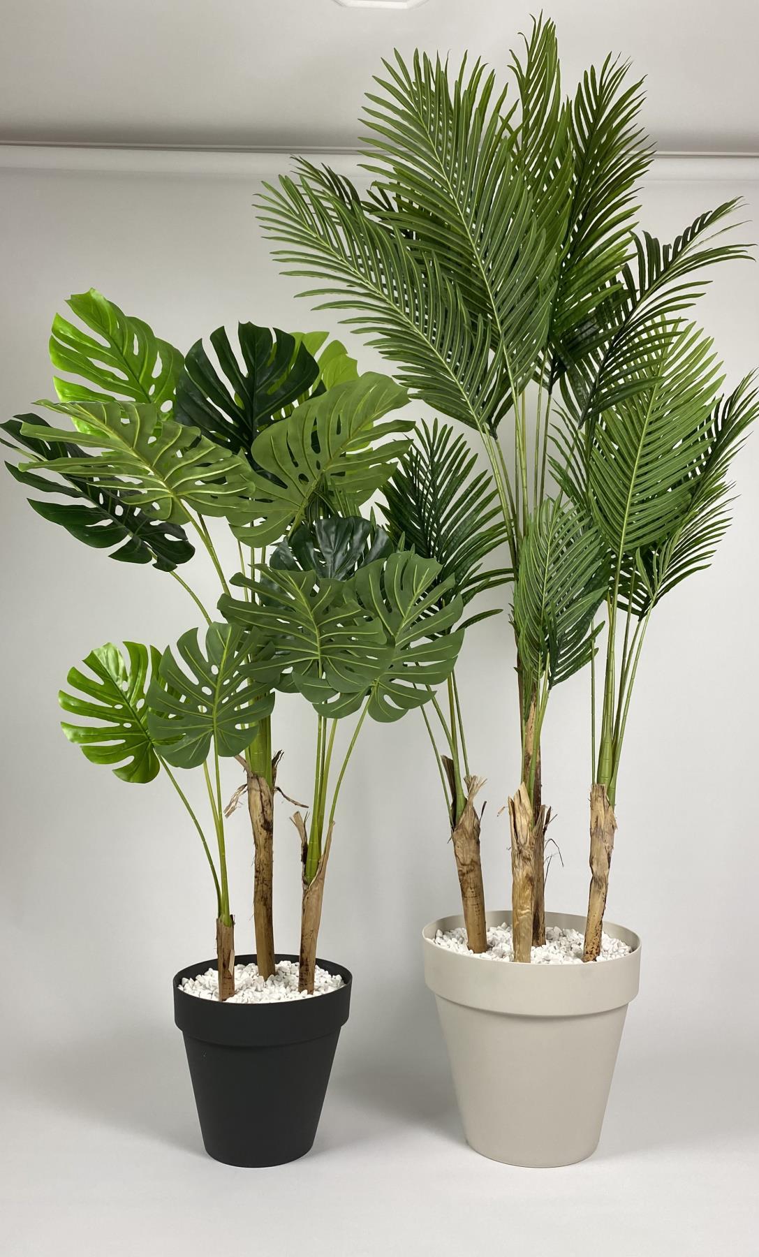 YAPAY AREKA-BÜYÜK BOY PALMİYE AĞACI 4 BAMBU GÖVDELİ VE MONSTERA-DEVETABANI AĞACI  YALI SAKSIDA