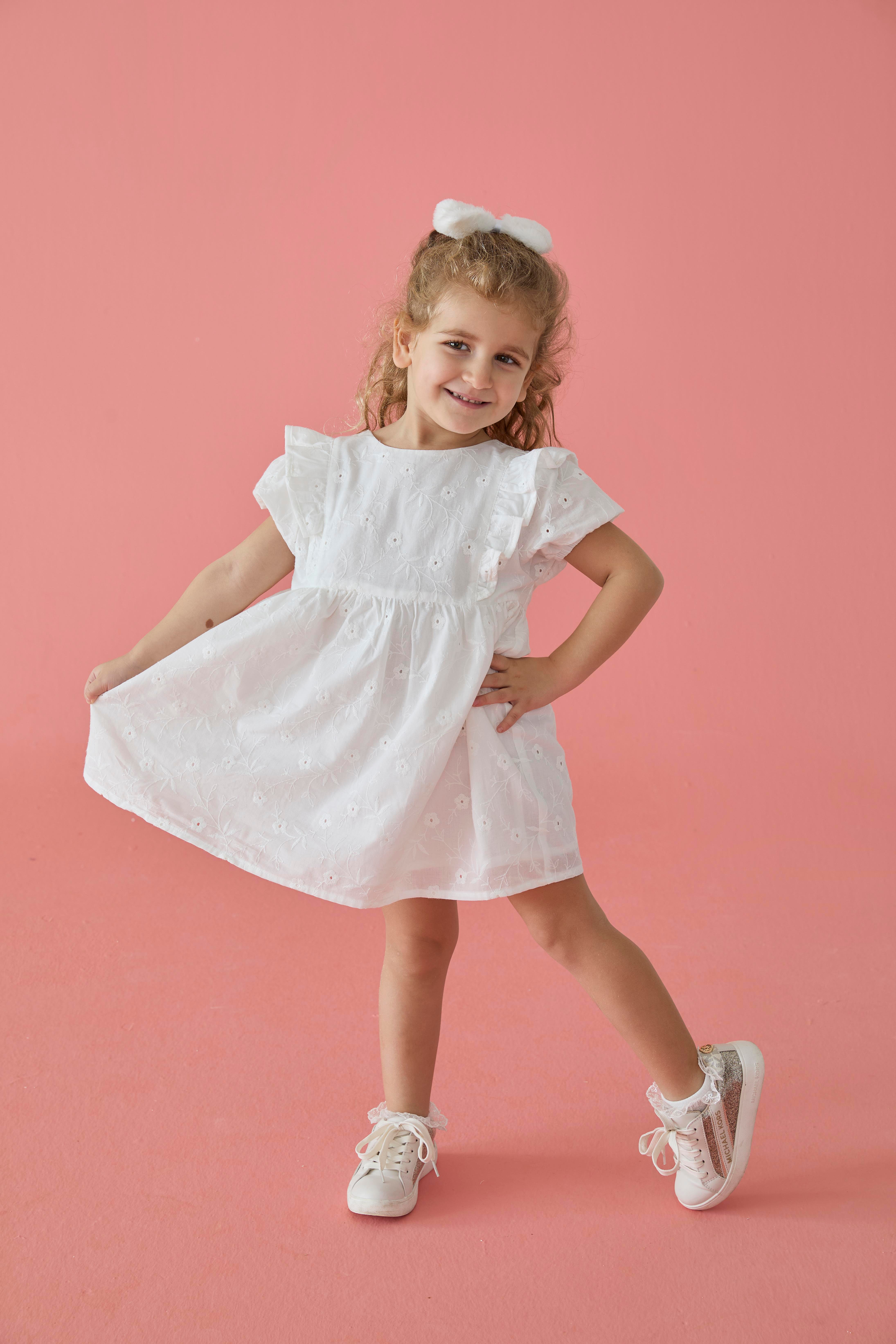 Beyaz Brode Çiçek Desenli Pamuklu Kız Çocuk Elbise