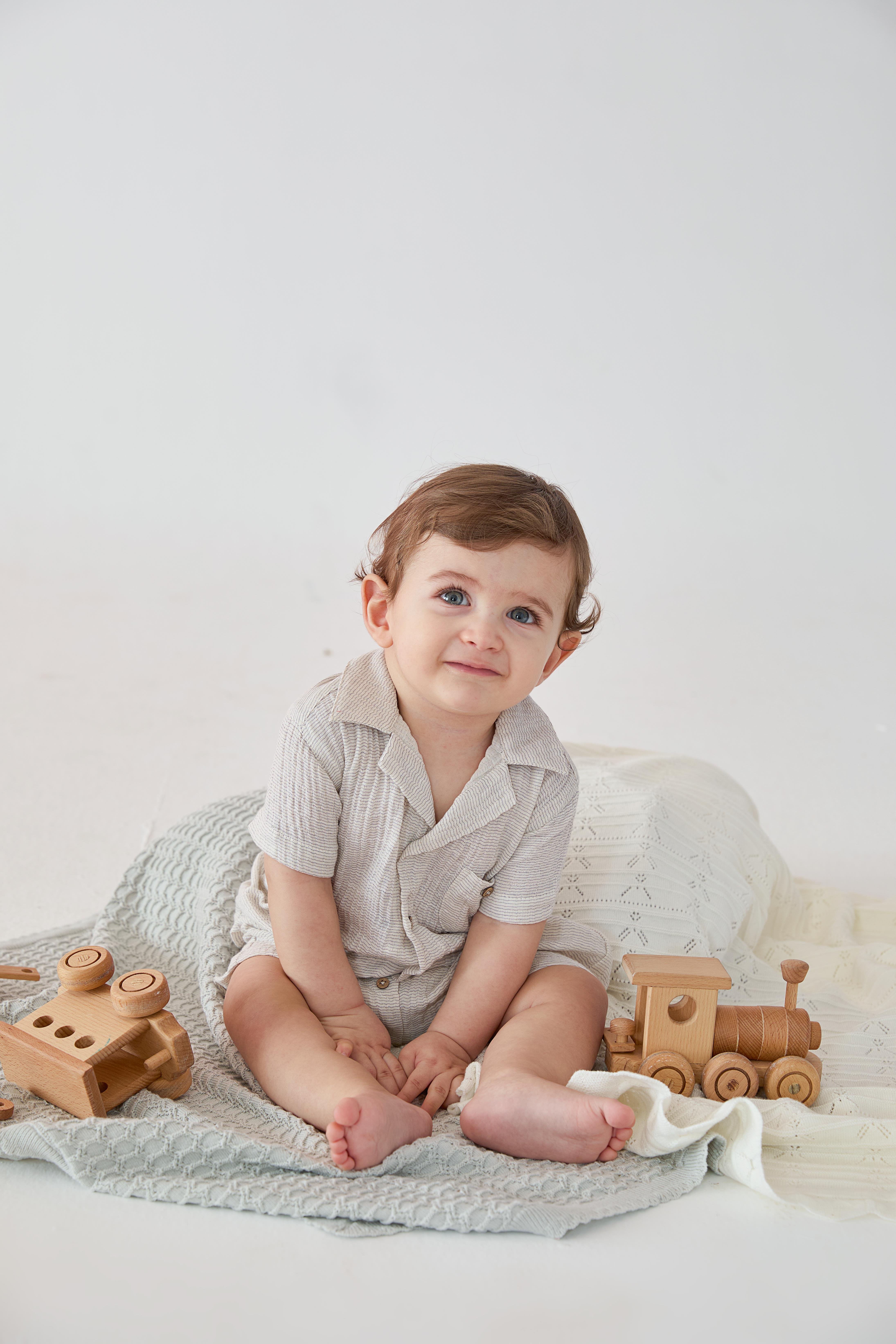 Beyaz Hayvan Desenli Organik Pamuk Şortlu Erkek Çocuk Takım