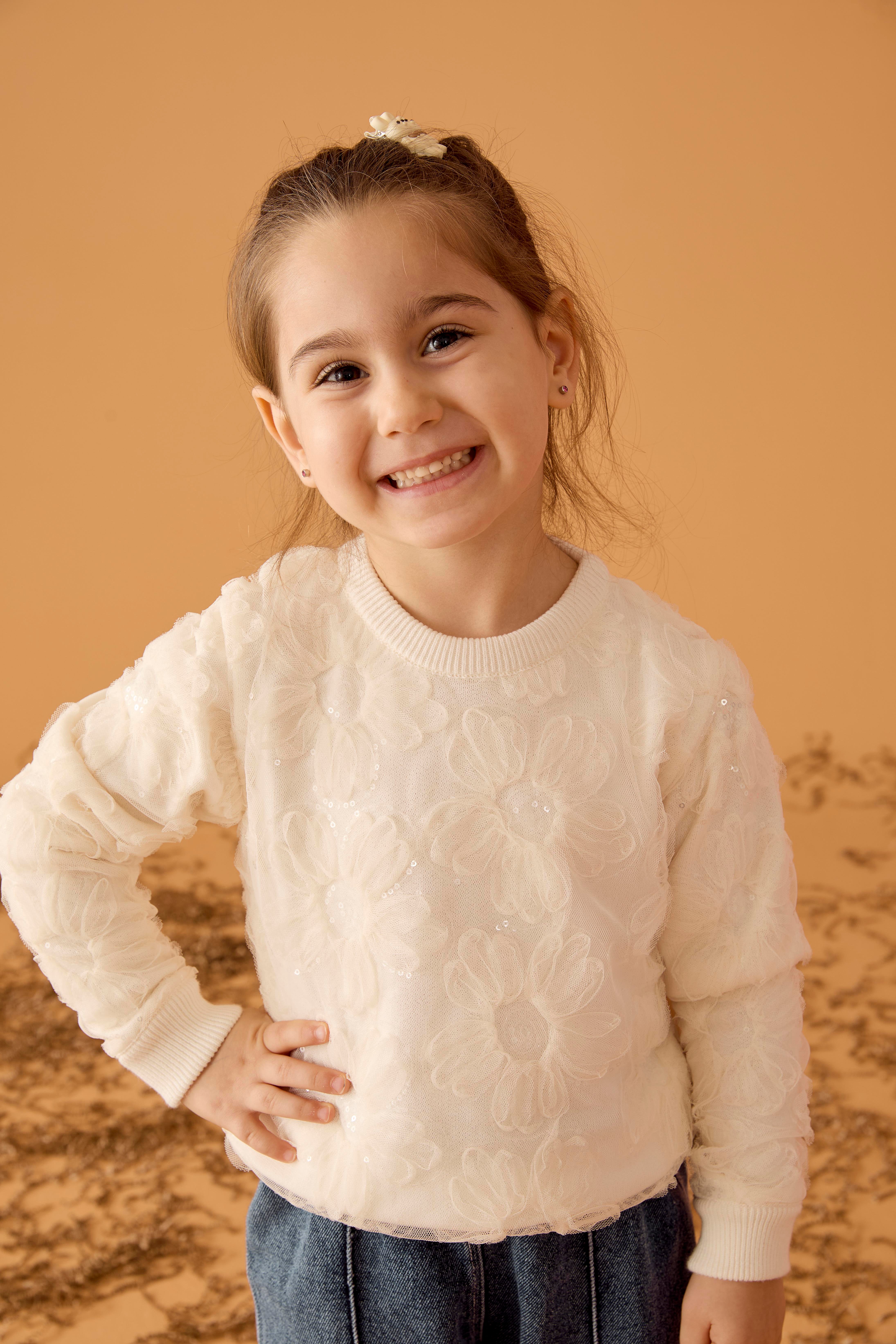 Ekru Payetli Organik Pamuk Çiçekli Triko Kız Çocuk Kazak