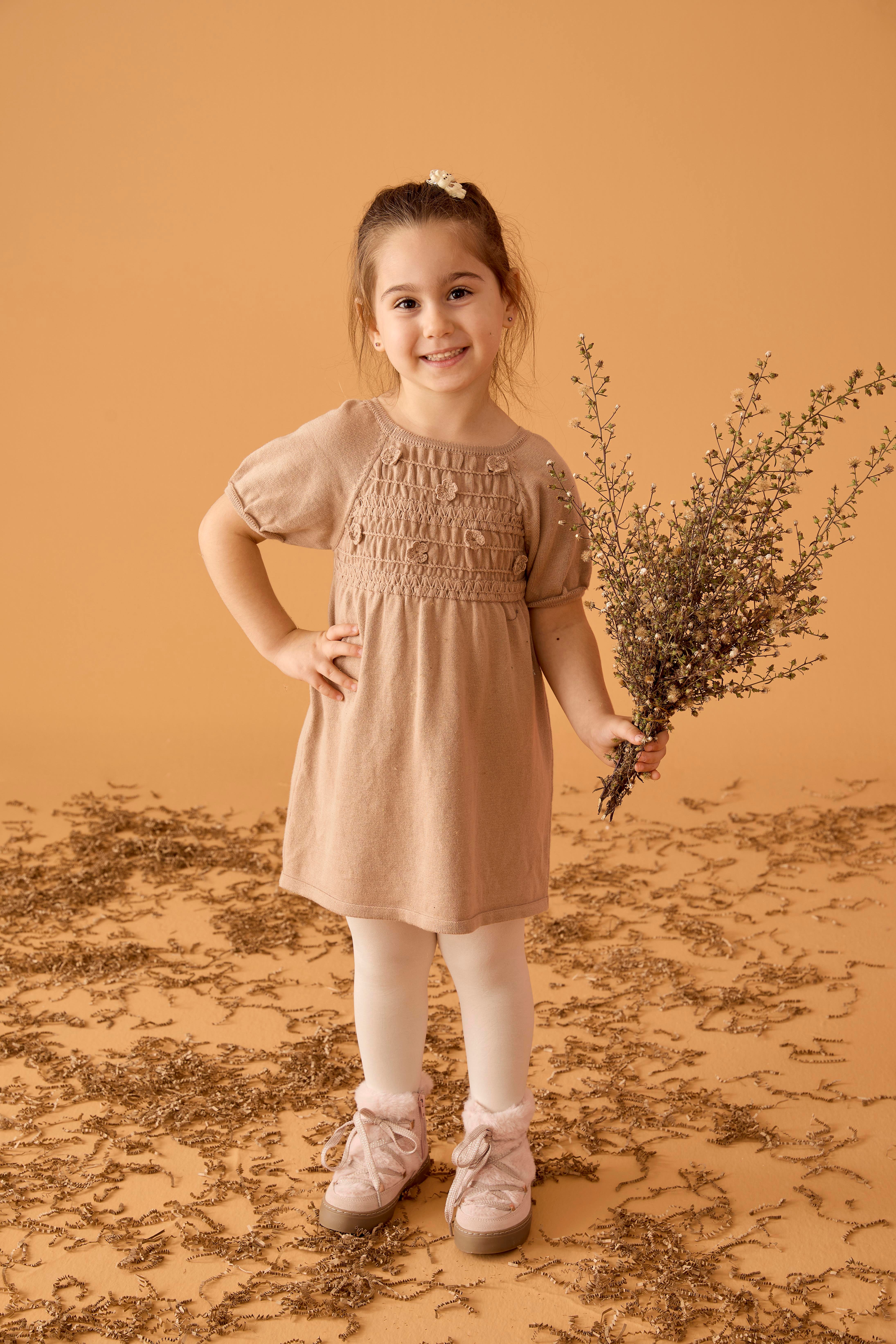 Kahverengi Çiçek Detaylı Gipeli Organik Pamuk Triko Kız Çocuk Elbise