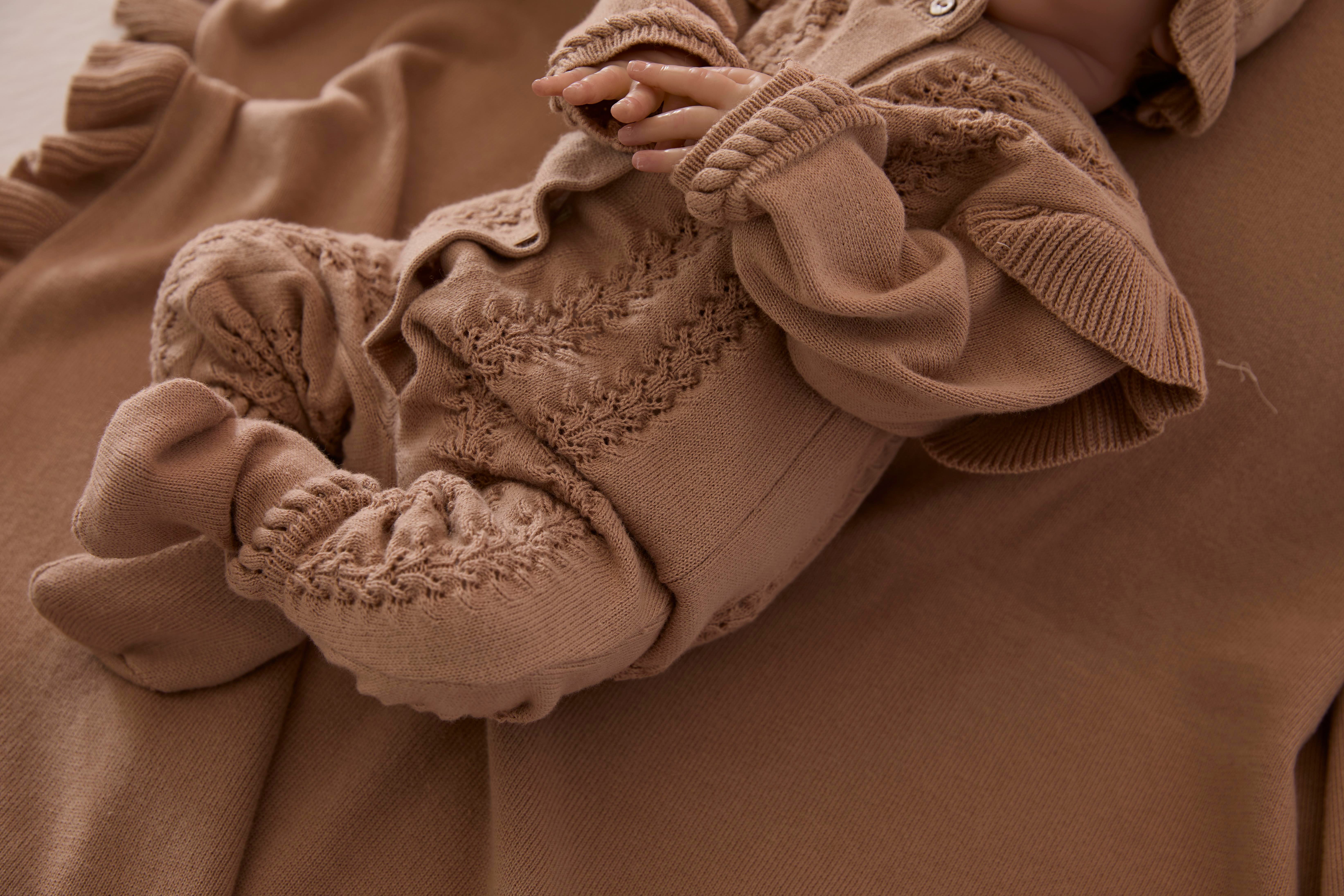 Kahverengi Kolları Fırfırlı Triko Organik Pamuk Kız Çocuk Tulum Takımı