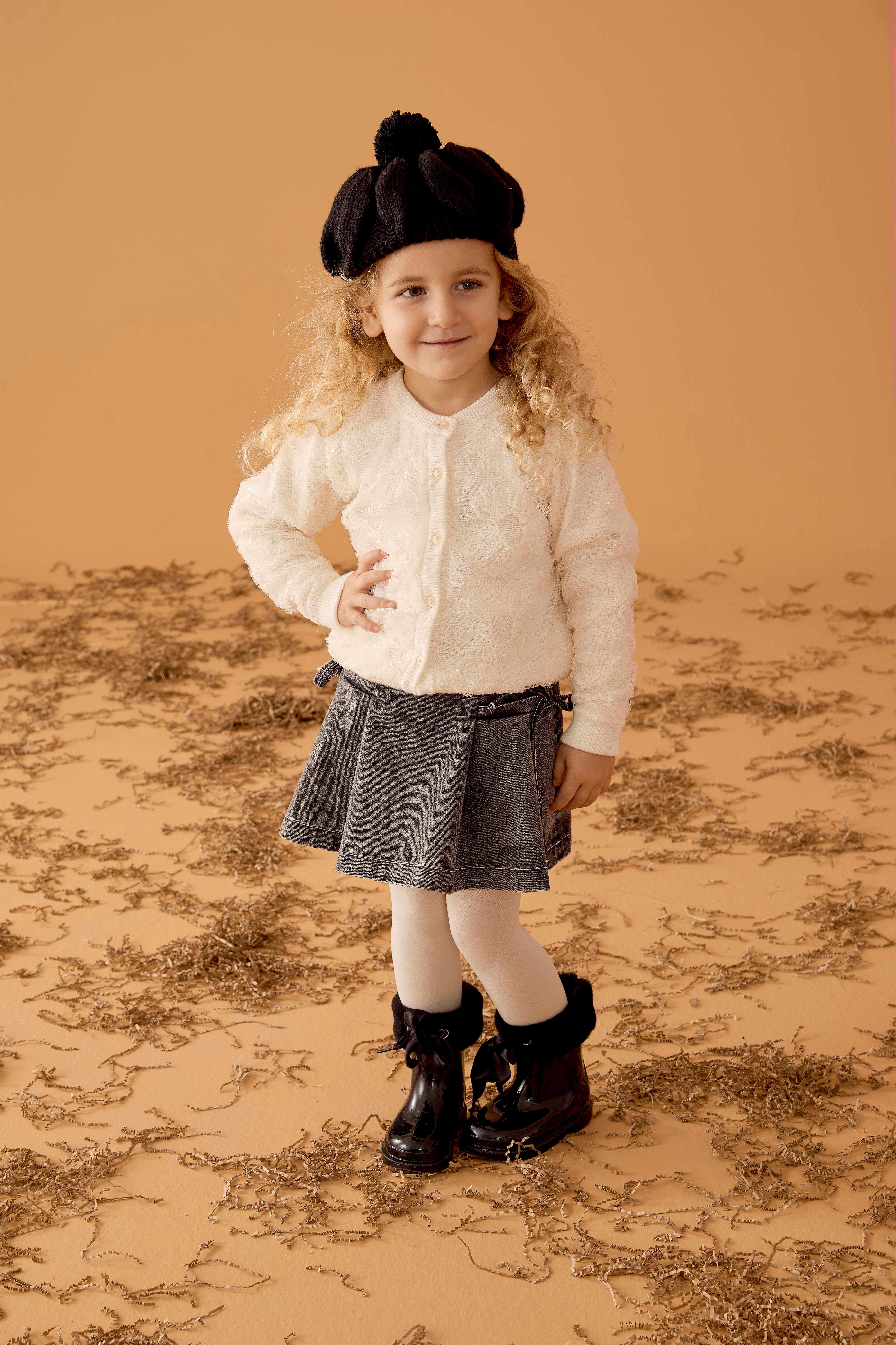 Kahverengi Organik Pamuk Garnili Çiçek Detaylı Triko Kız Çocuk Hırka