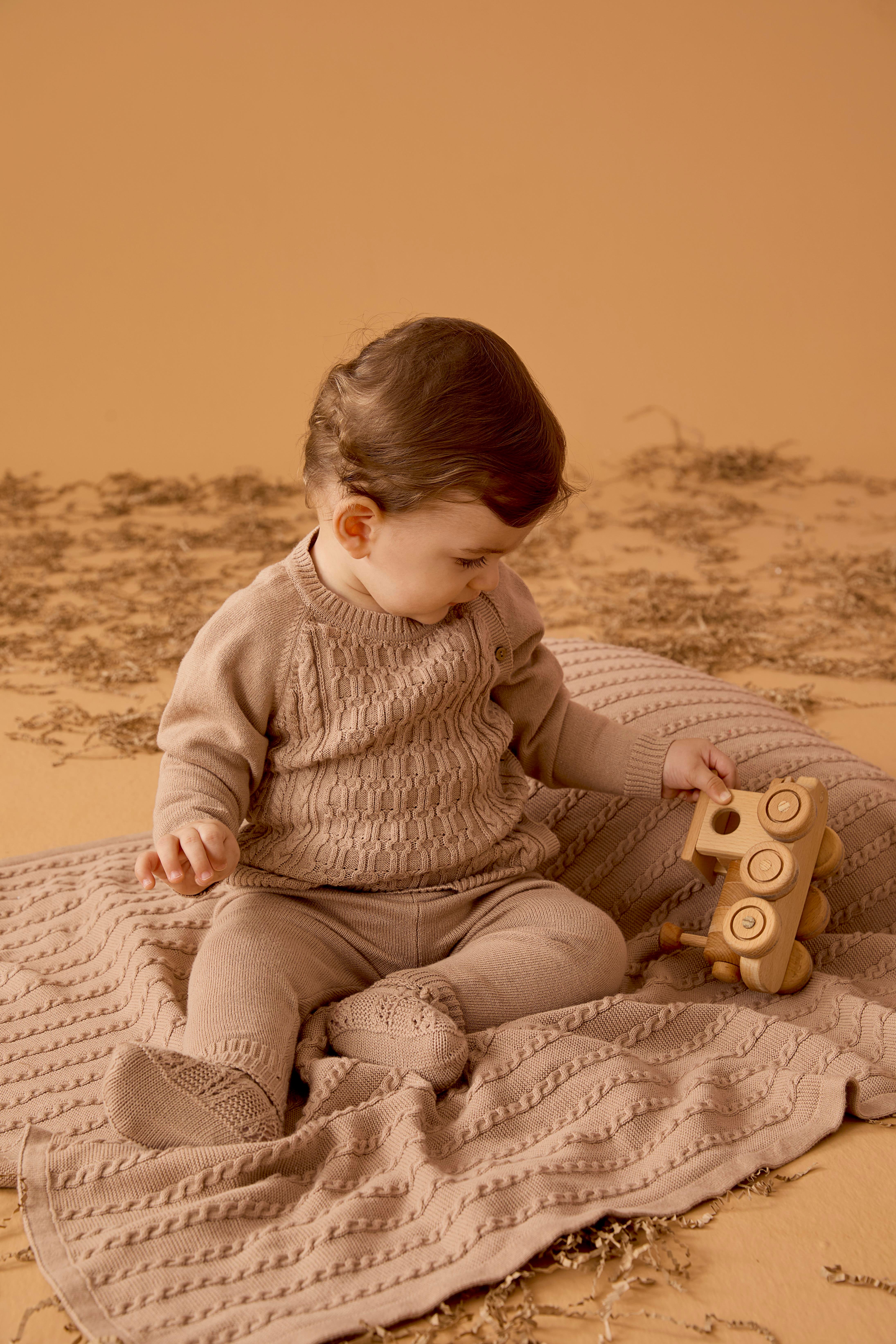 Kahverengi Organik Pamuklu Örgü Desenli İkili Triko Erkek Çocuk Takımı