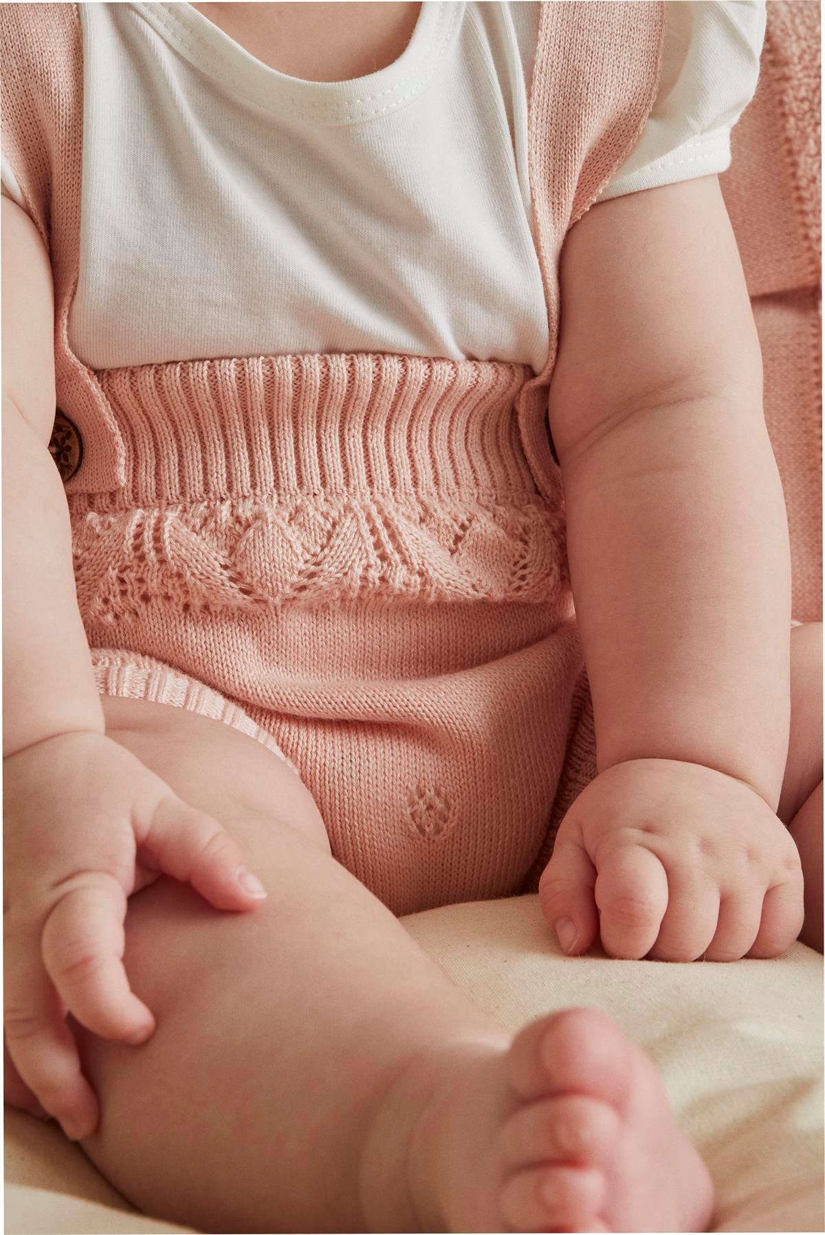 Pembe Kız Bebek Organik Pamuk Ajur Desenli Askılı Salopet