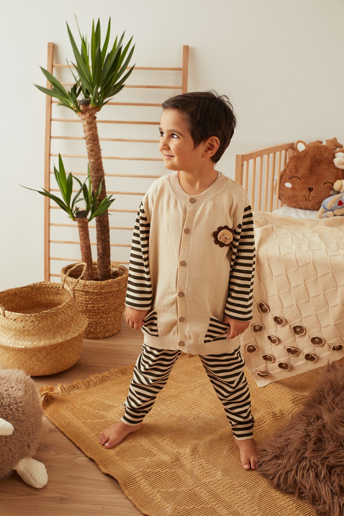 Sütlü Kahve Çizgi Desenli Triko İkili Takım