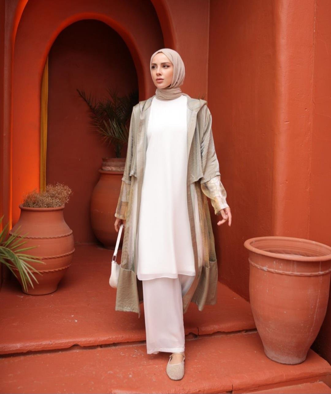 105 cm. Önü Şifon detaylı Dik Yaka Tunik  Ve Şifon Pantolon Takım