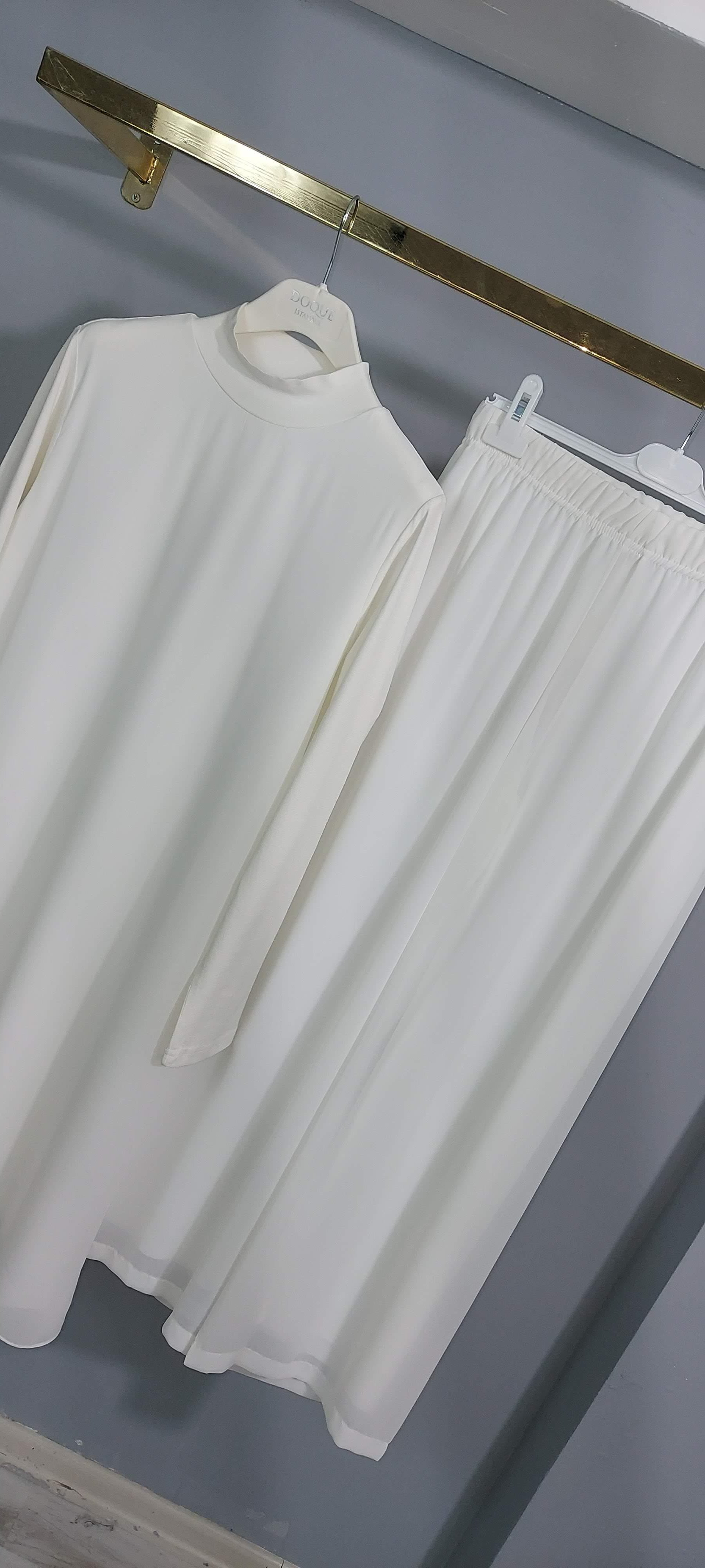 105 cm. Önü Şifon detaylı Dik Yaka Tunik  Ve Şifon Pantolon Takım