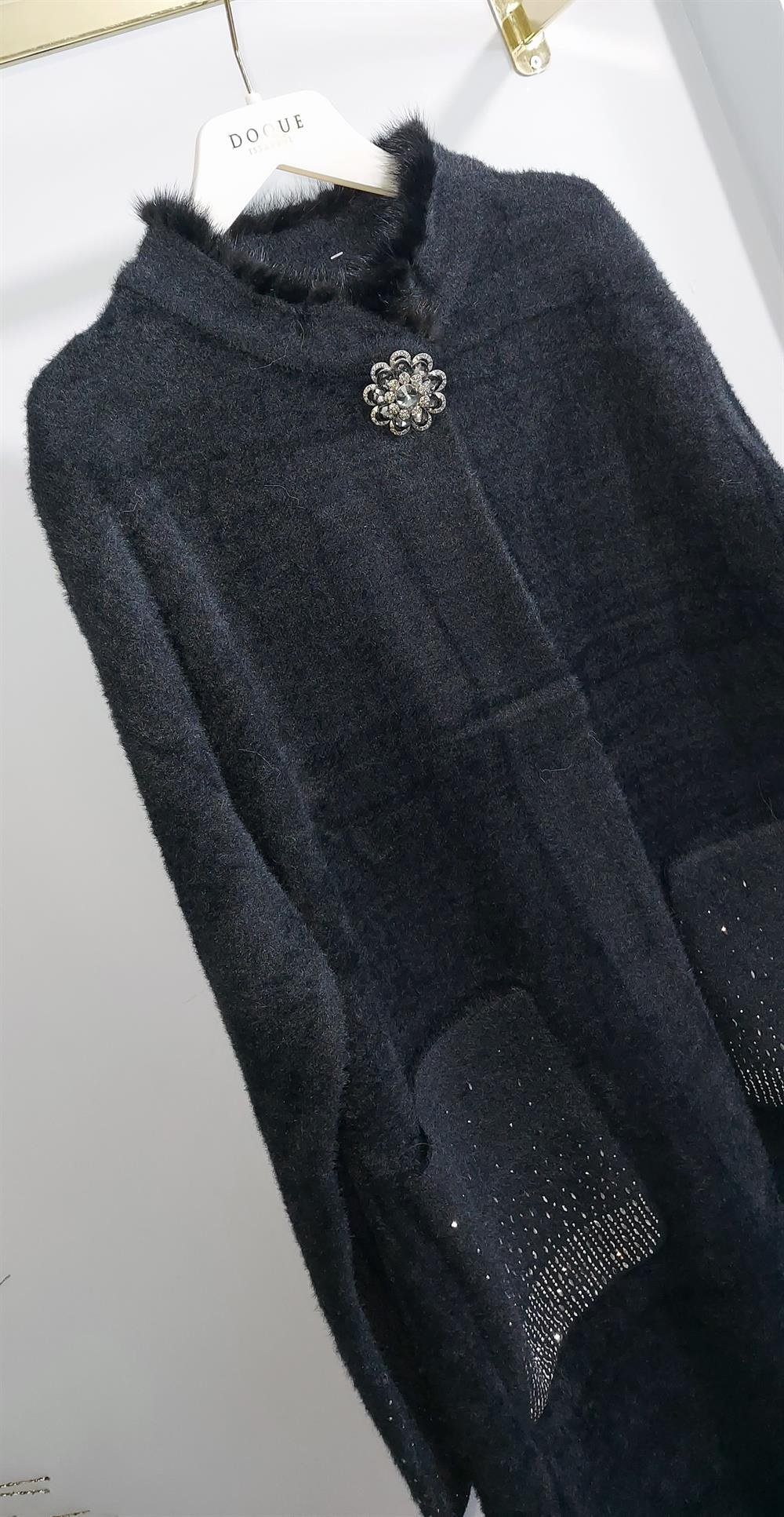 Broşlu Angora Kaban - Siyah