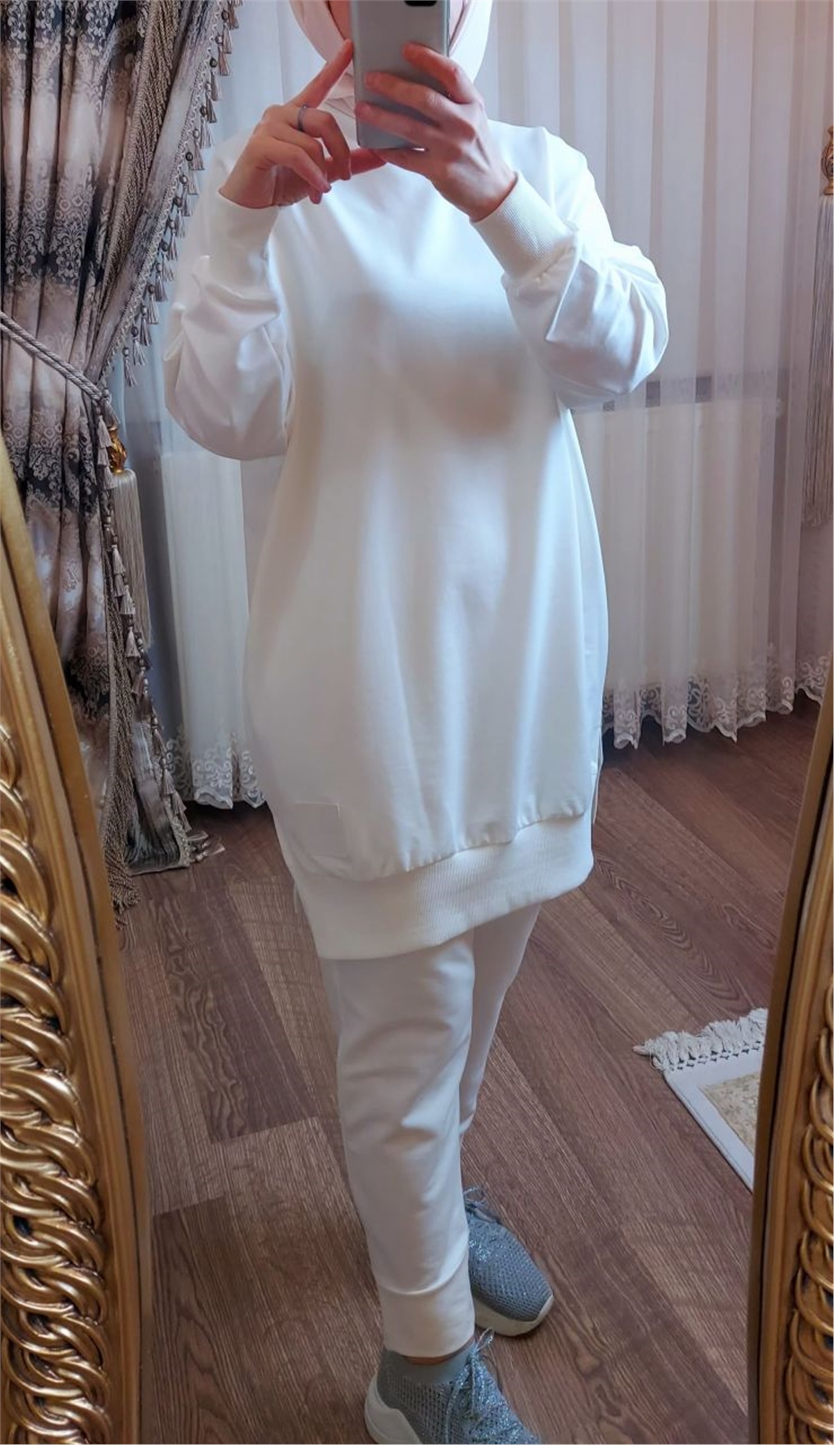 Ekru Sweat