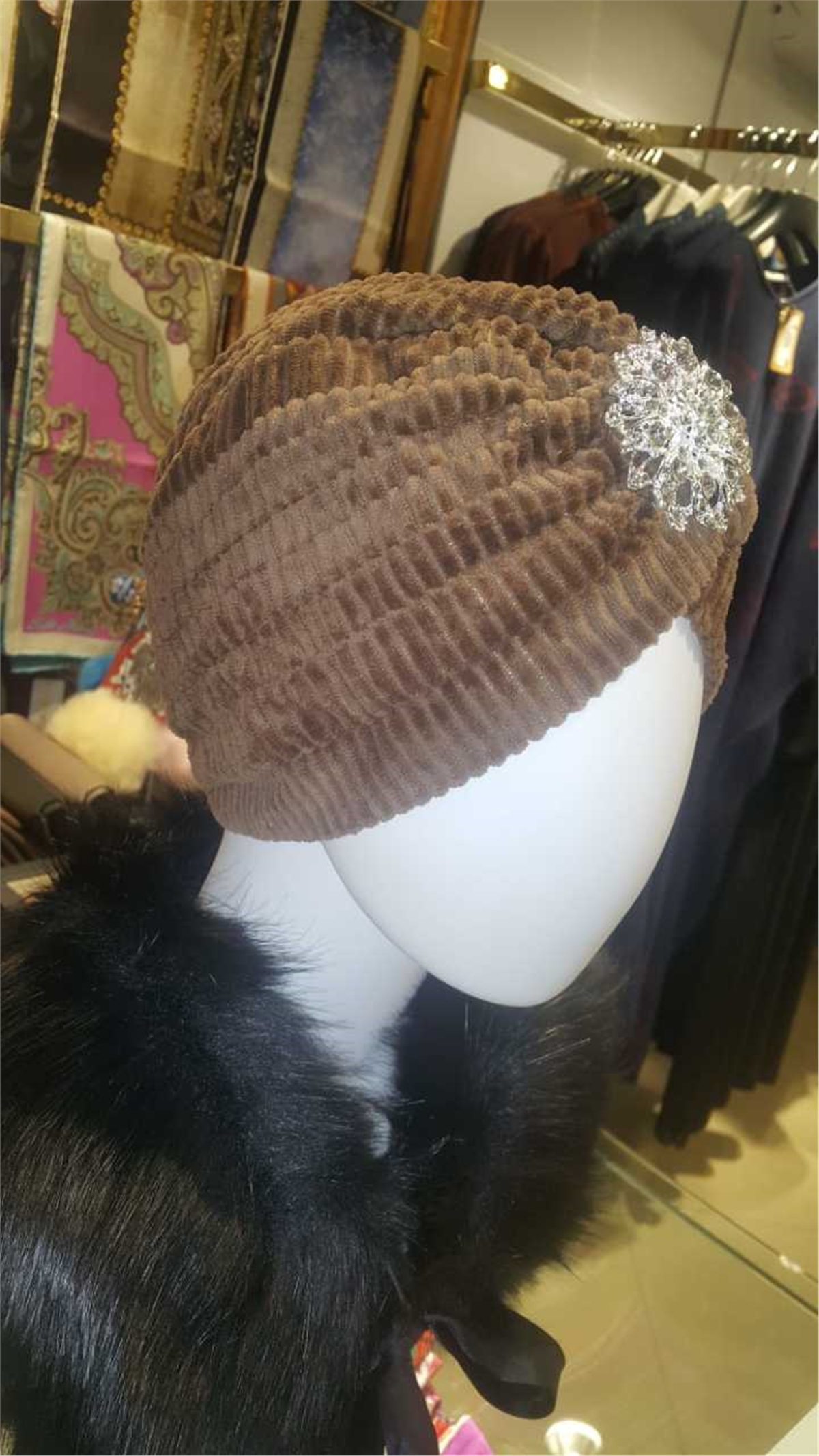 İthal Broşlu Kadife Bone