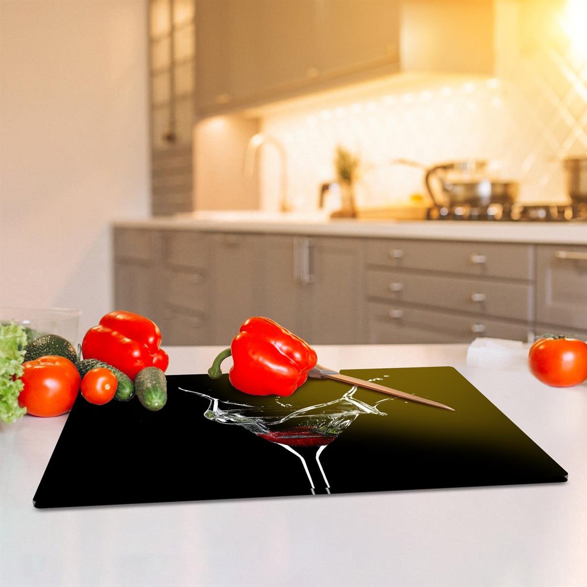 MUYİKA Cam Kesme Tahtası Üçgen Bardak Çilek Görünümlü 20x30cm 