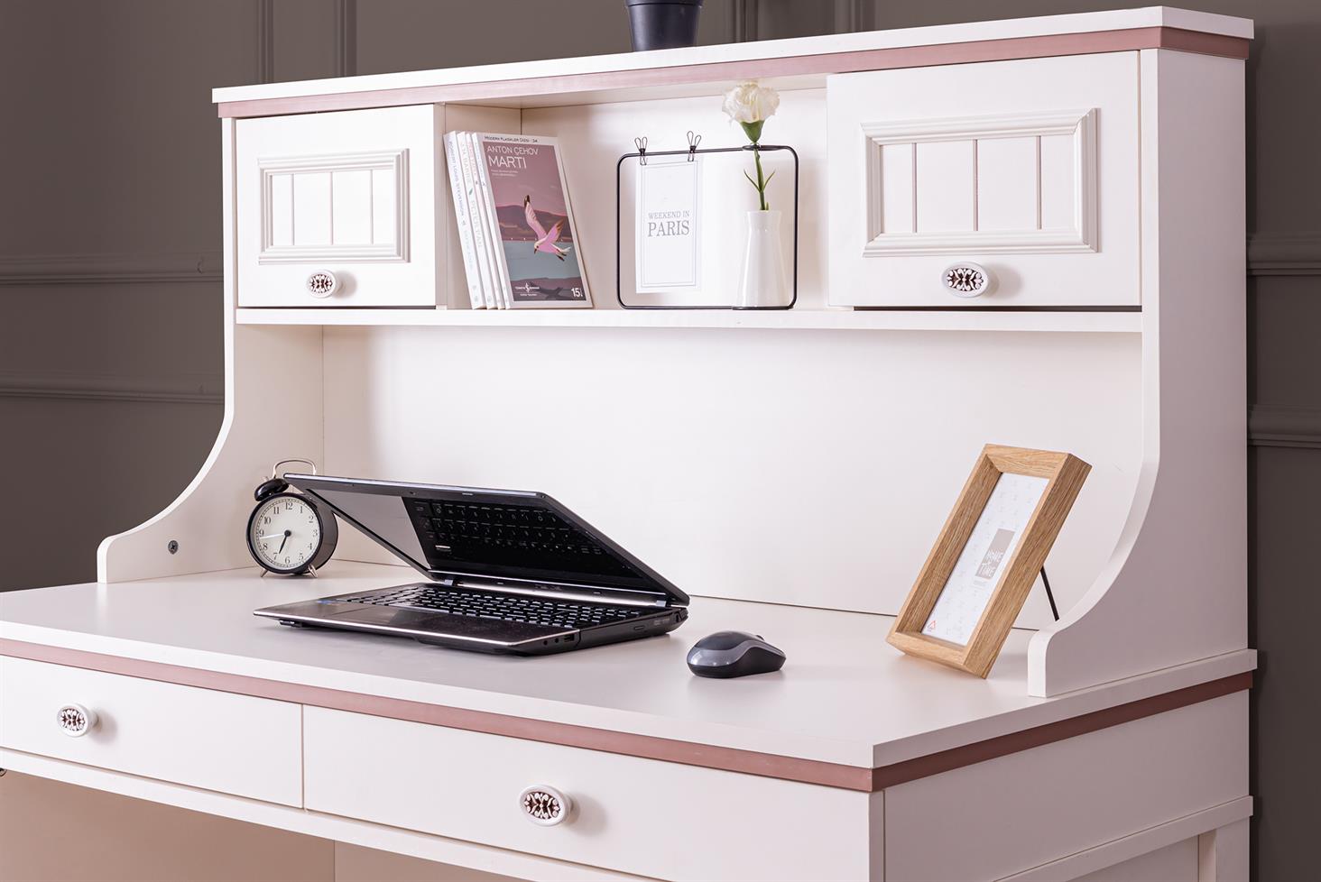 Ezgi Genç Odası Çalışma Masası