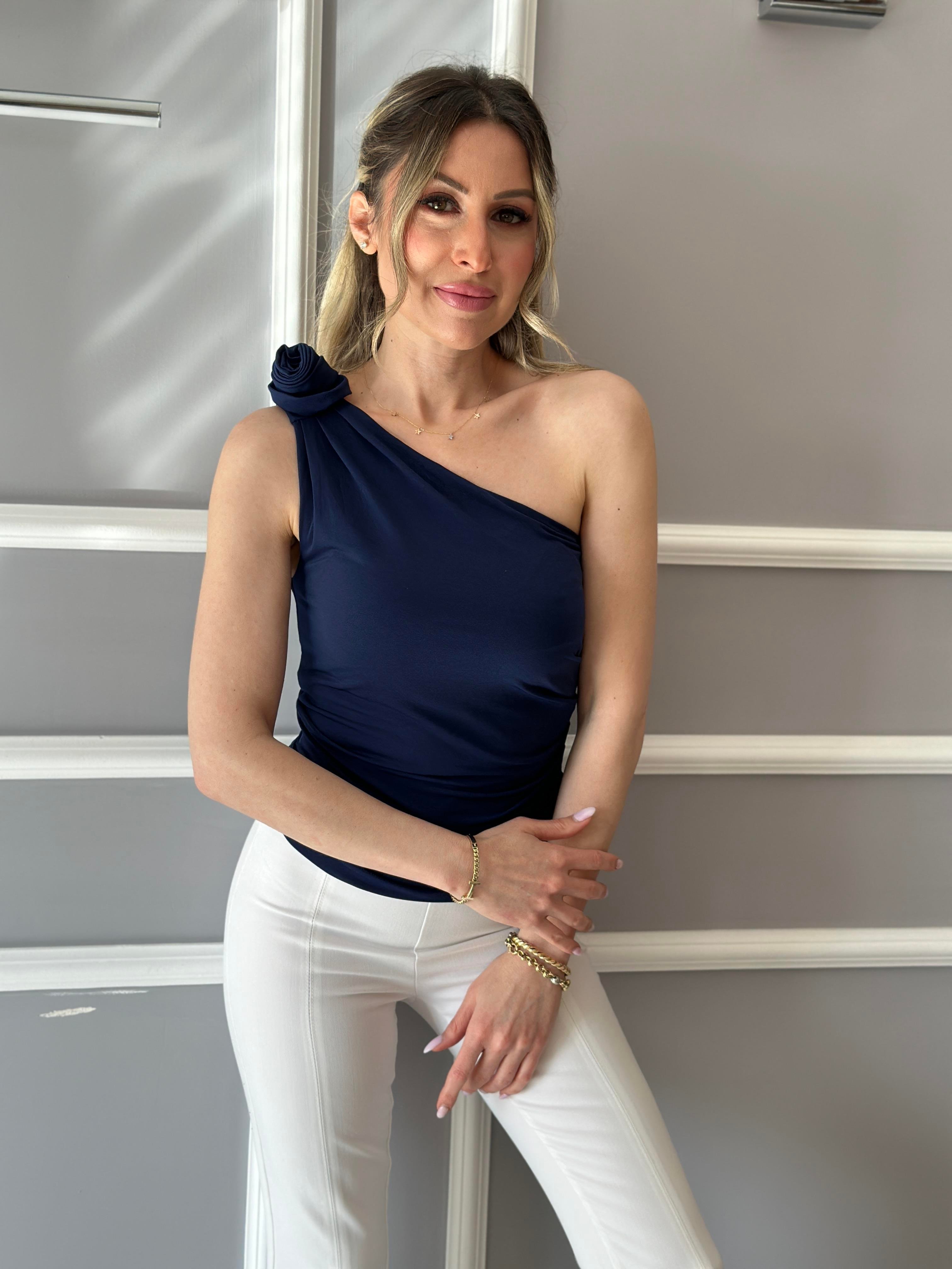 Bluz Premium Gül Detaylı Tek Omuz Lacivert