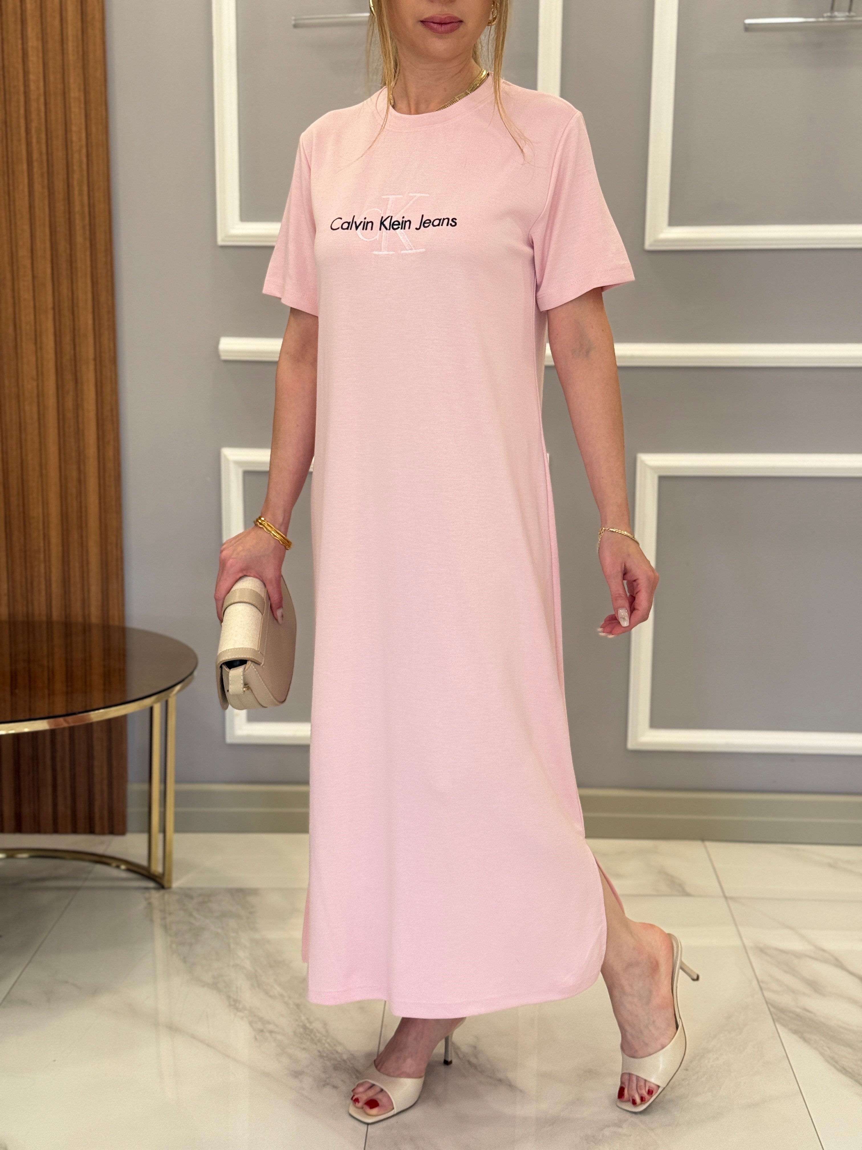 CN Premium Modal Kumaş Nakış Yazılı İki Yırtmaçlı Boyu 120 cm Pembe Elbise 