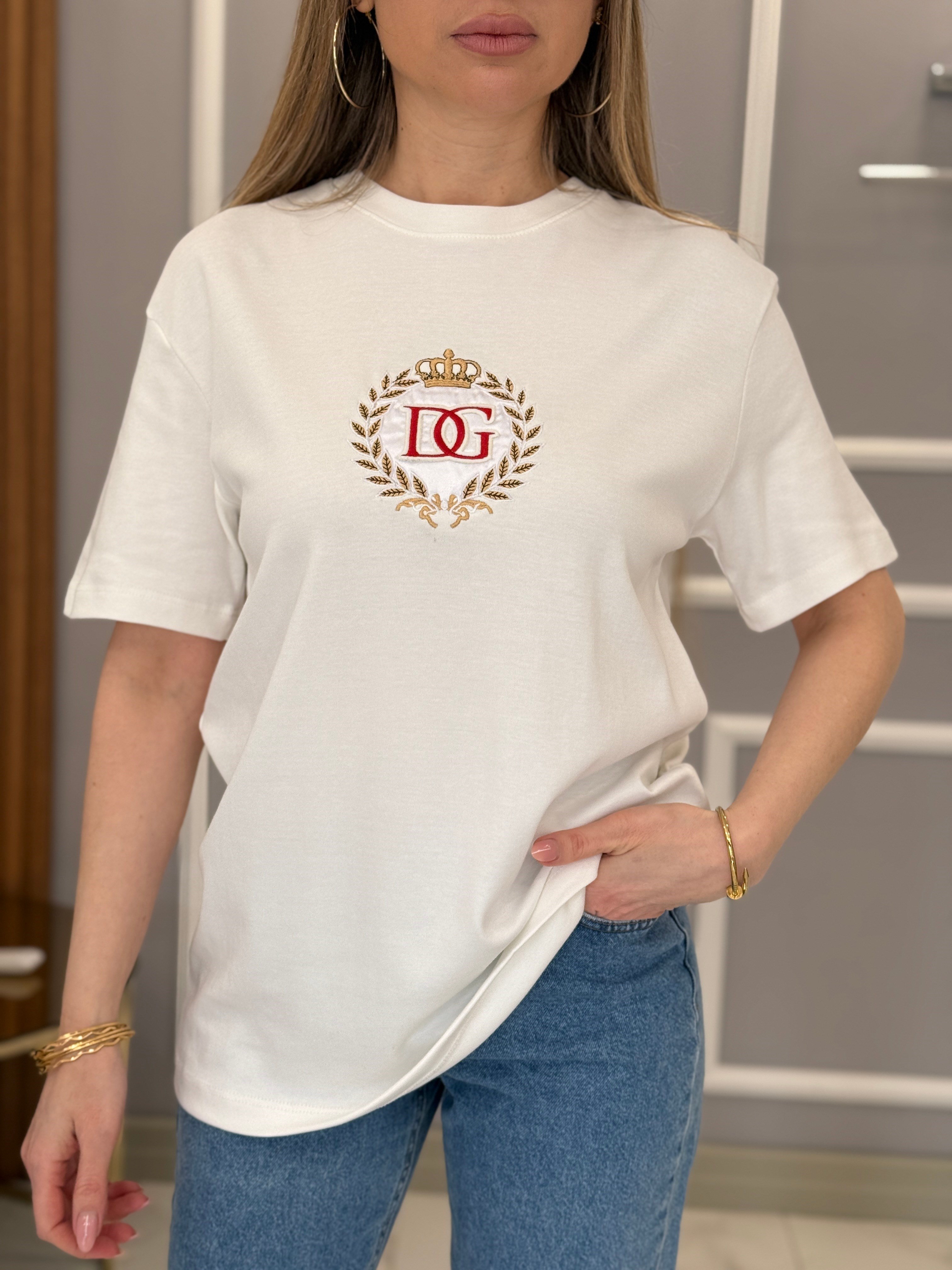 Dc Premium Nakış Yazılı Gold Detaylı Beyaz Tişört 