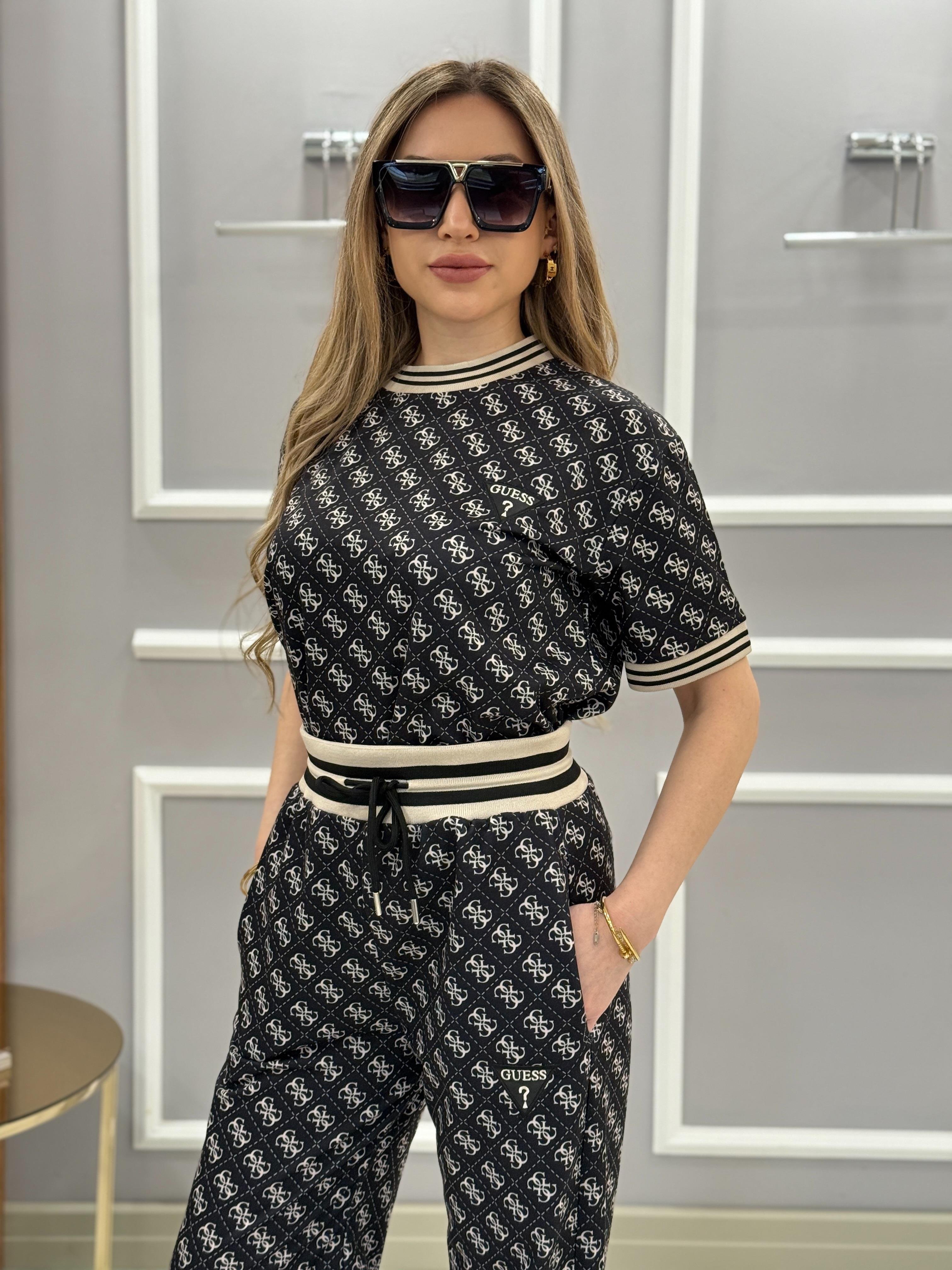 Gu Desenli Siyah Takım 