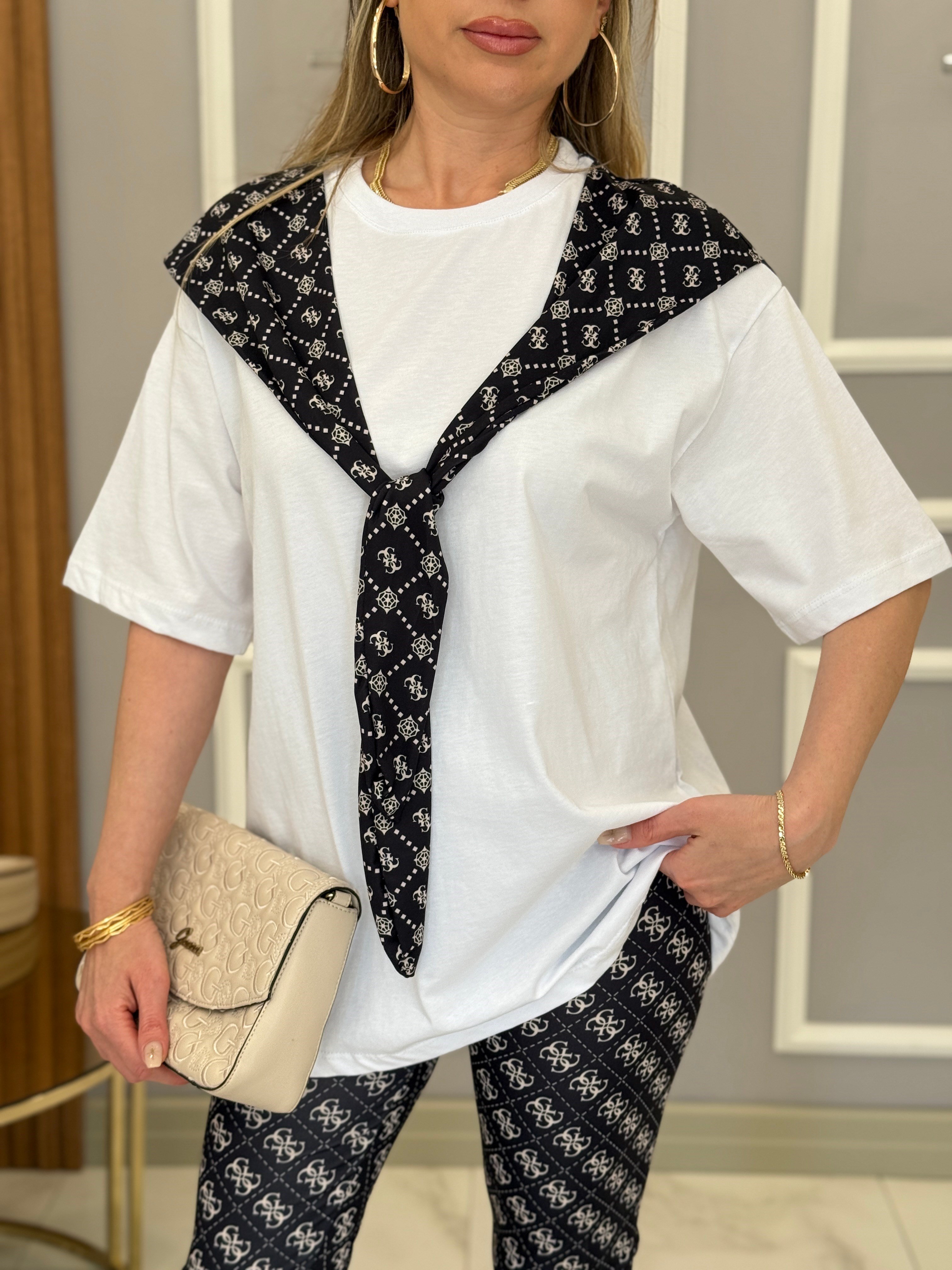 Gu Fularlı Oversize Tişört Siyah 
