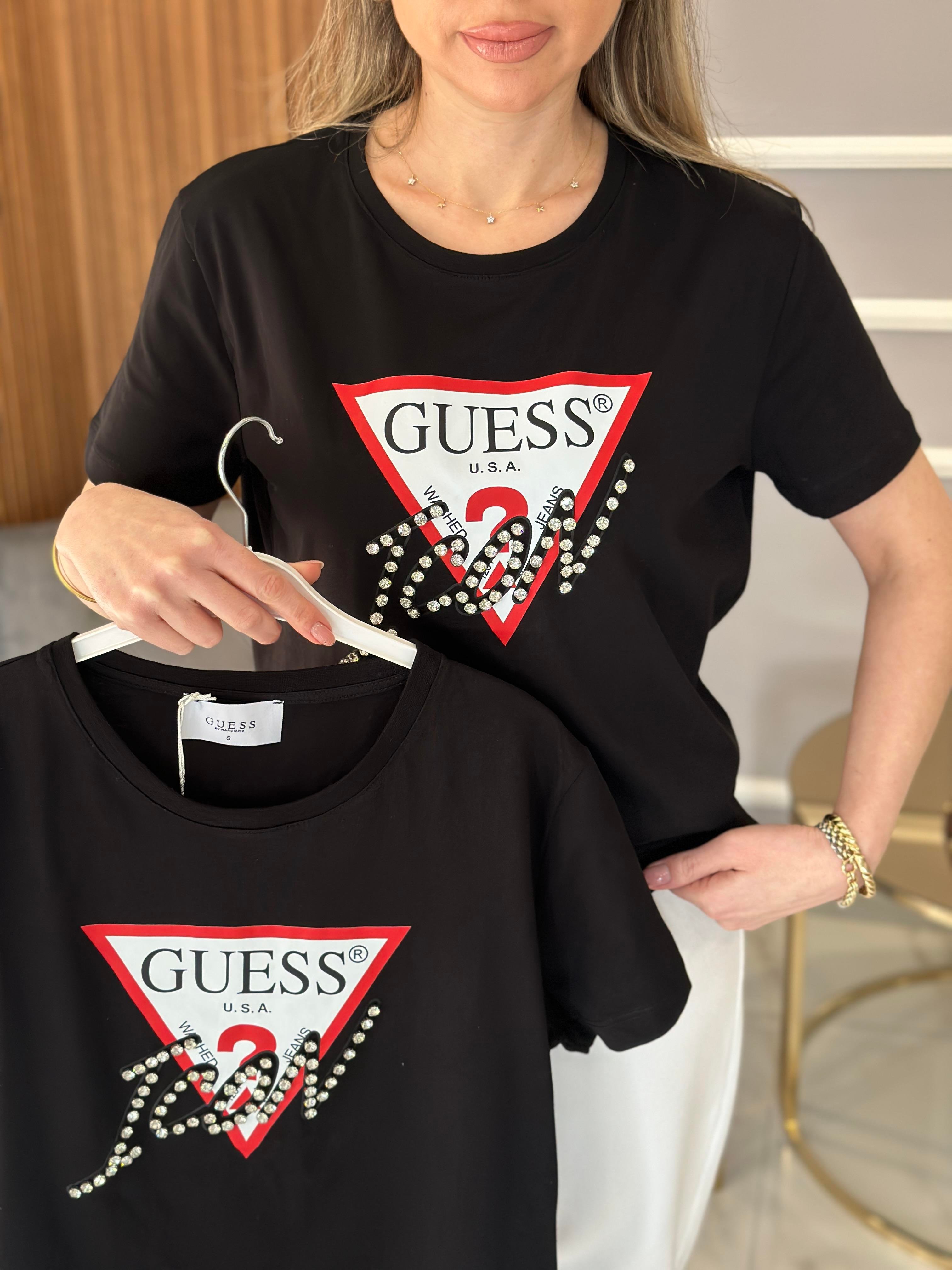Gu Taş Yazı Detaylı Siyah T-shirt