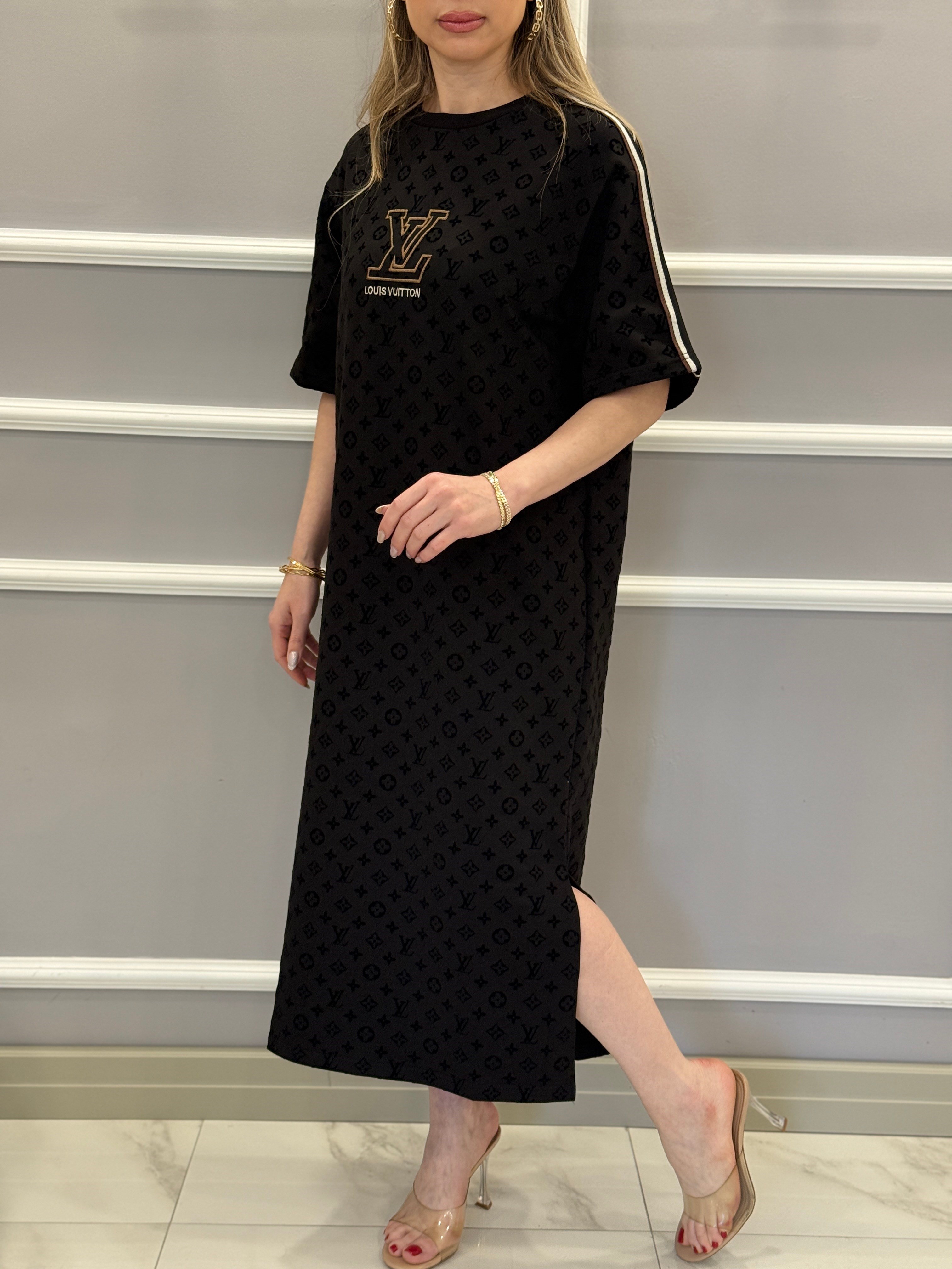 LN Premium Boyu 116cm Yandan Tek Yırtmaçlı Kendinden Desenli Oversize Siyah Elbise 