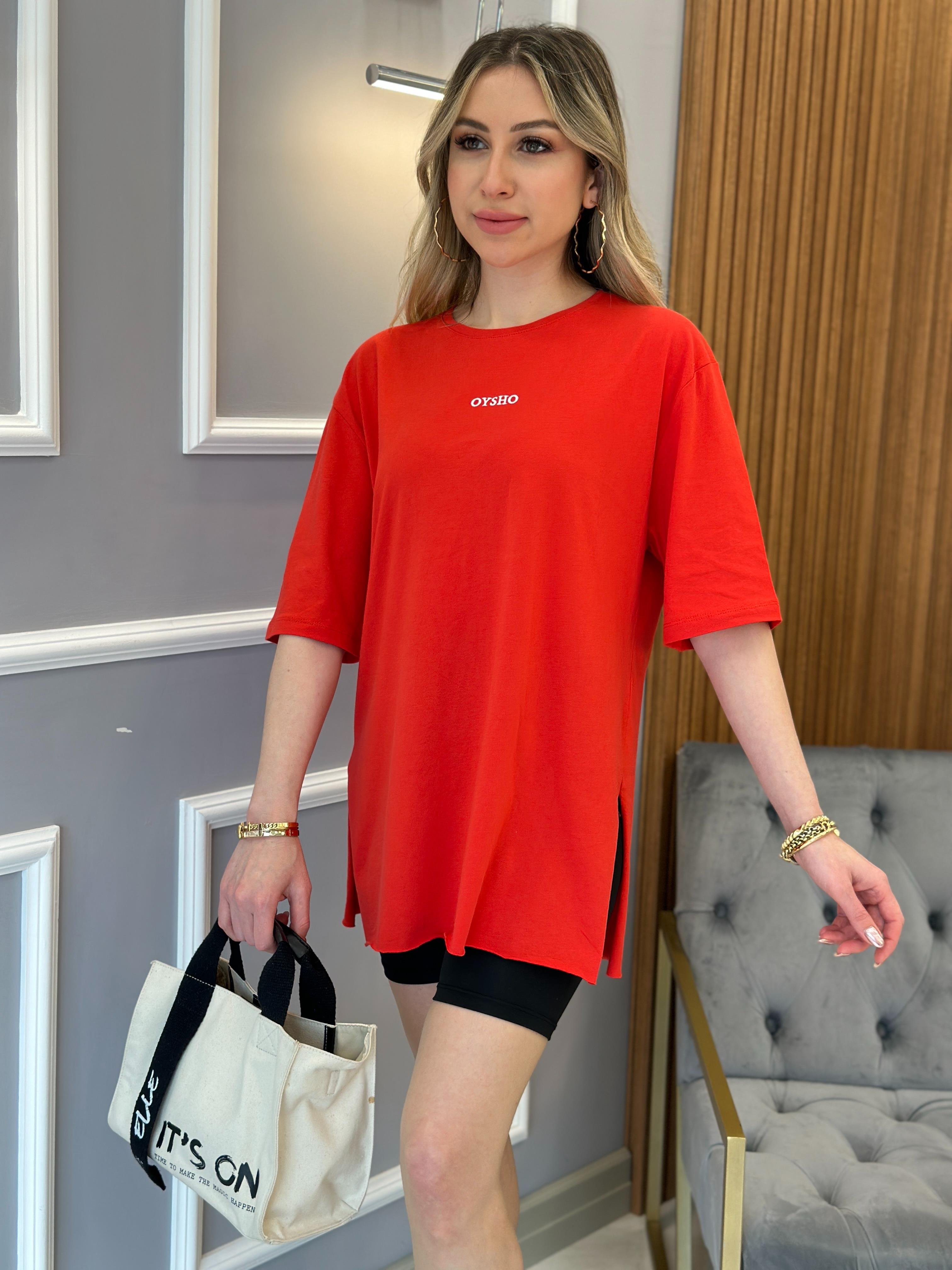 Oys T-shirt Oversize Yandan Yırtmaçlı Kırmızı