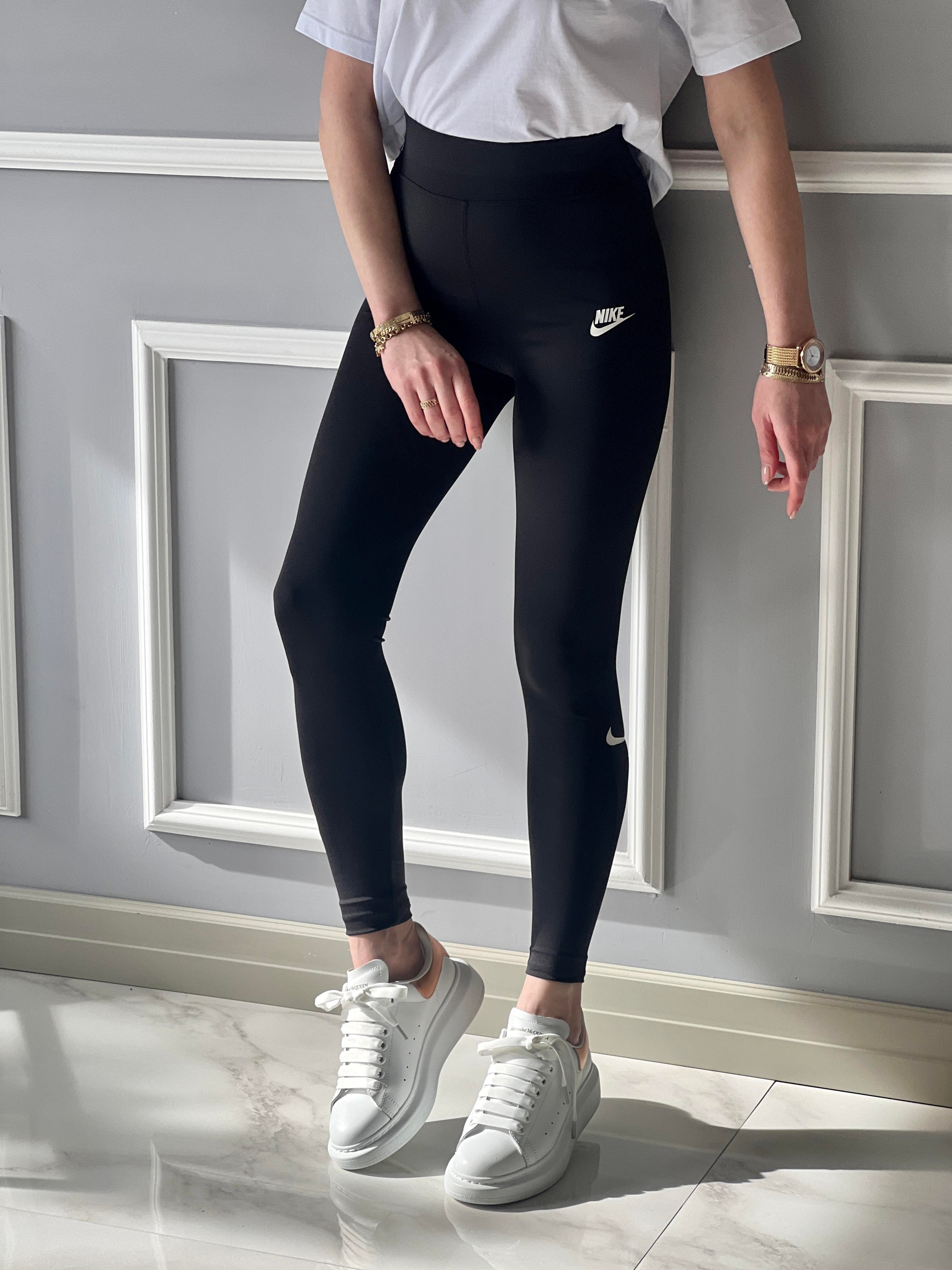 Tayt Tek Logolu Siyah