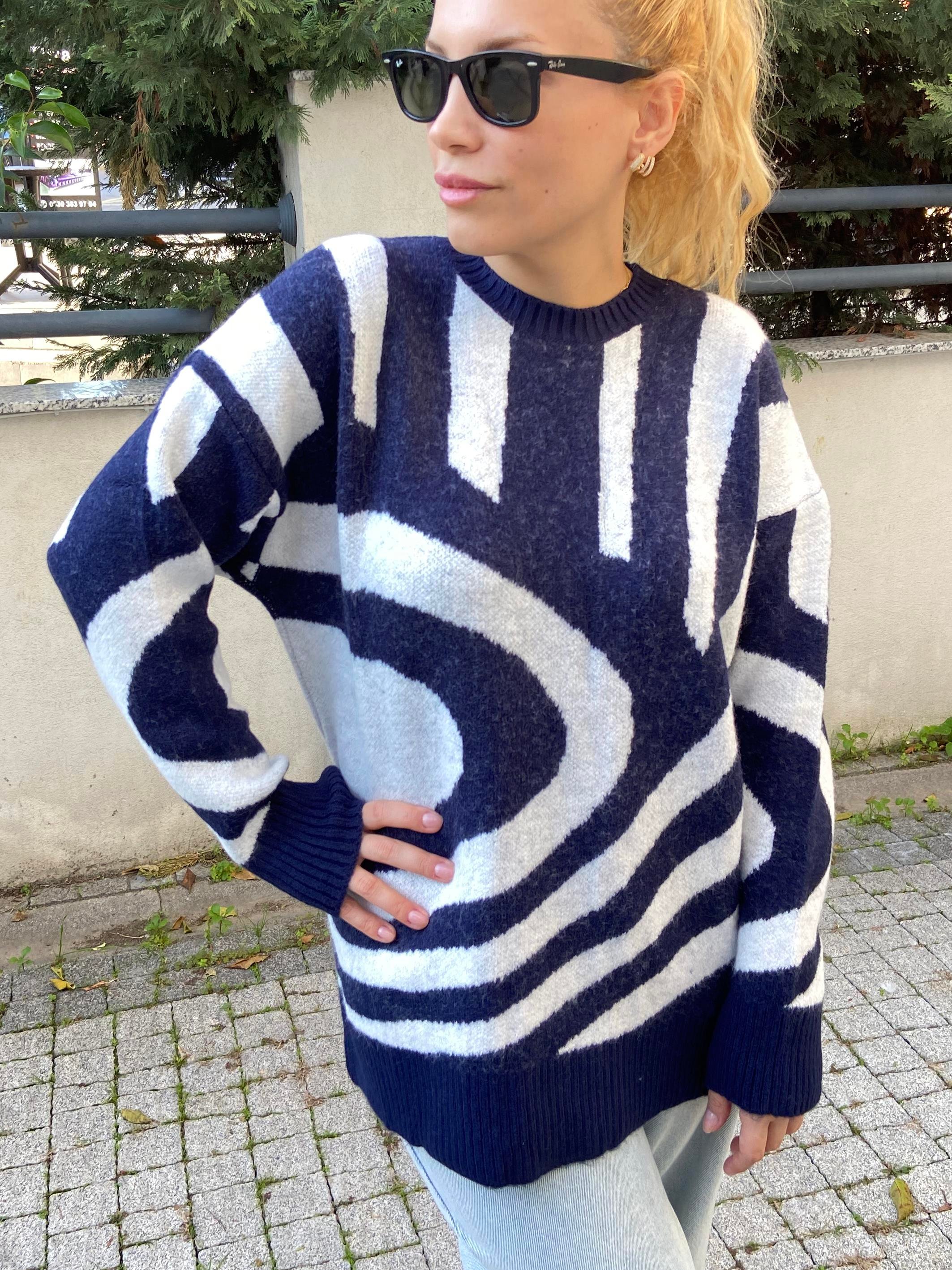 Lacivert/Krem Zebra Desen Yaka Kazak