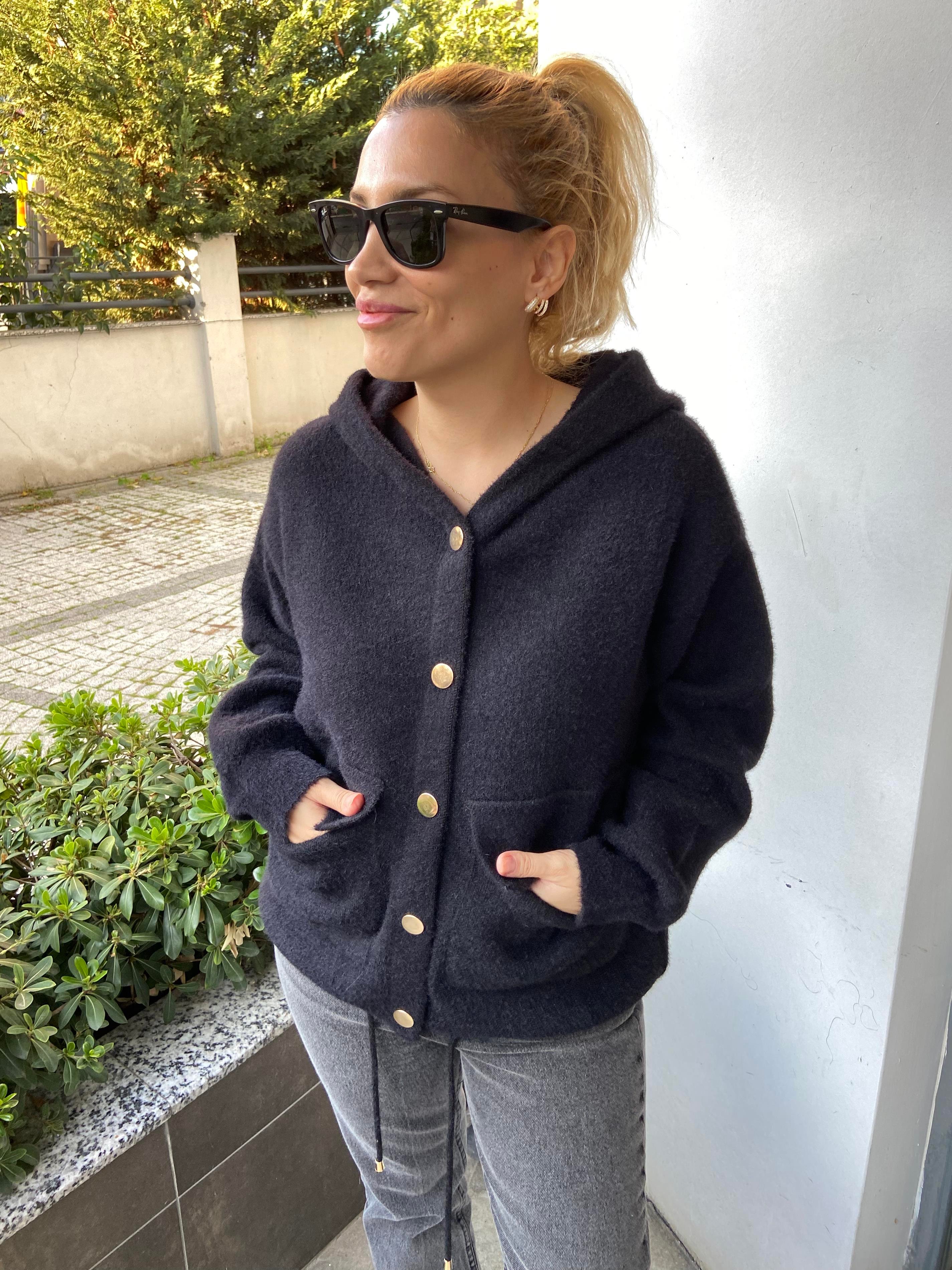Siyah Angora Görünümlü Kapüşonlu Hırka