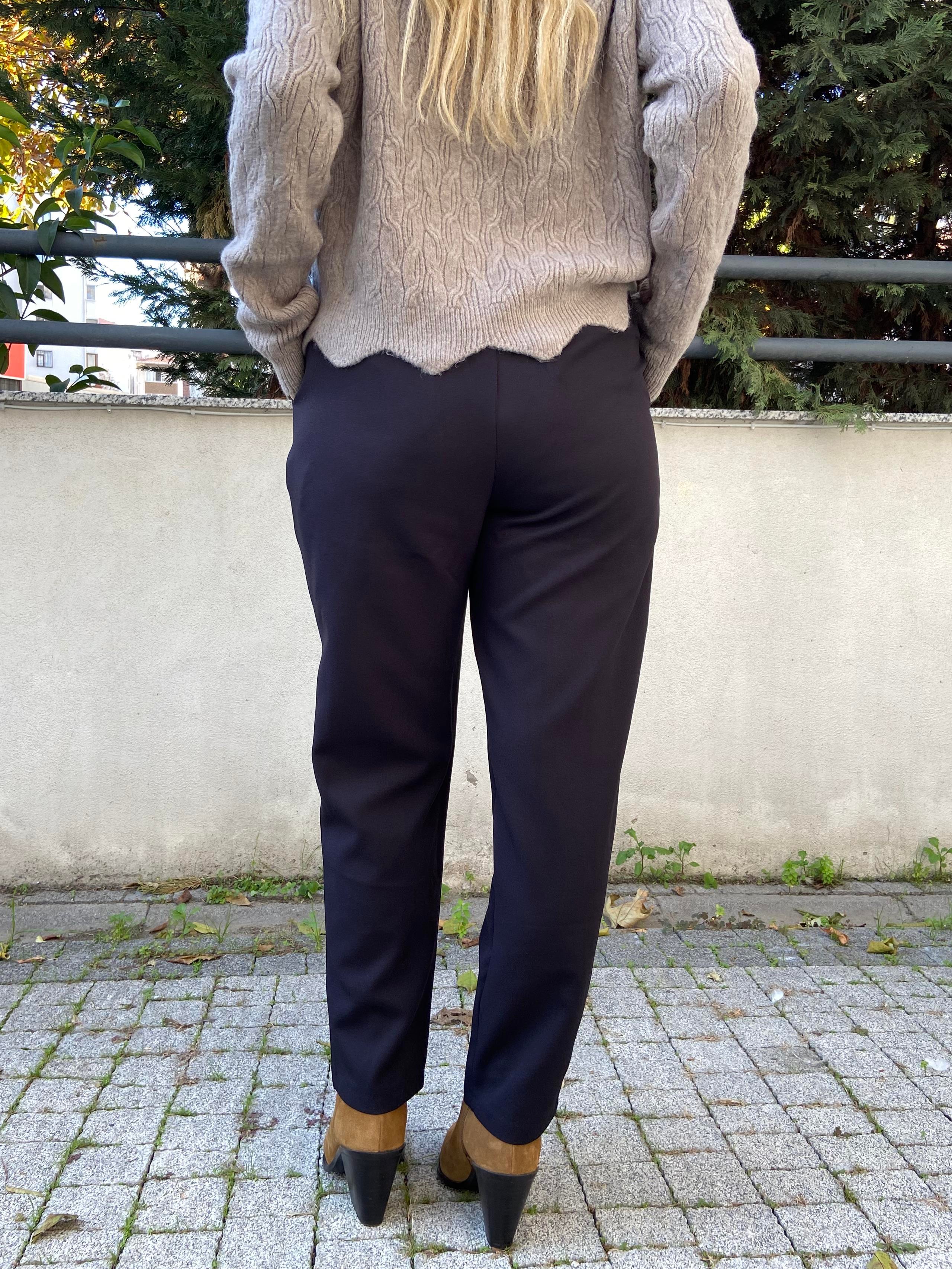 Siyah Renk Beli Lastikli Dar Paça Pantolon