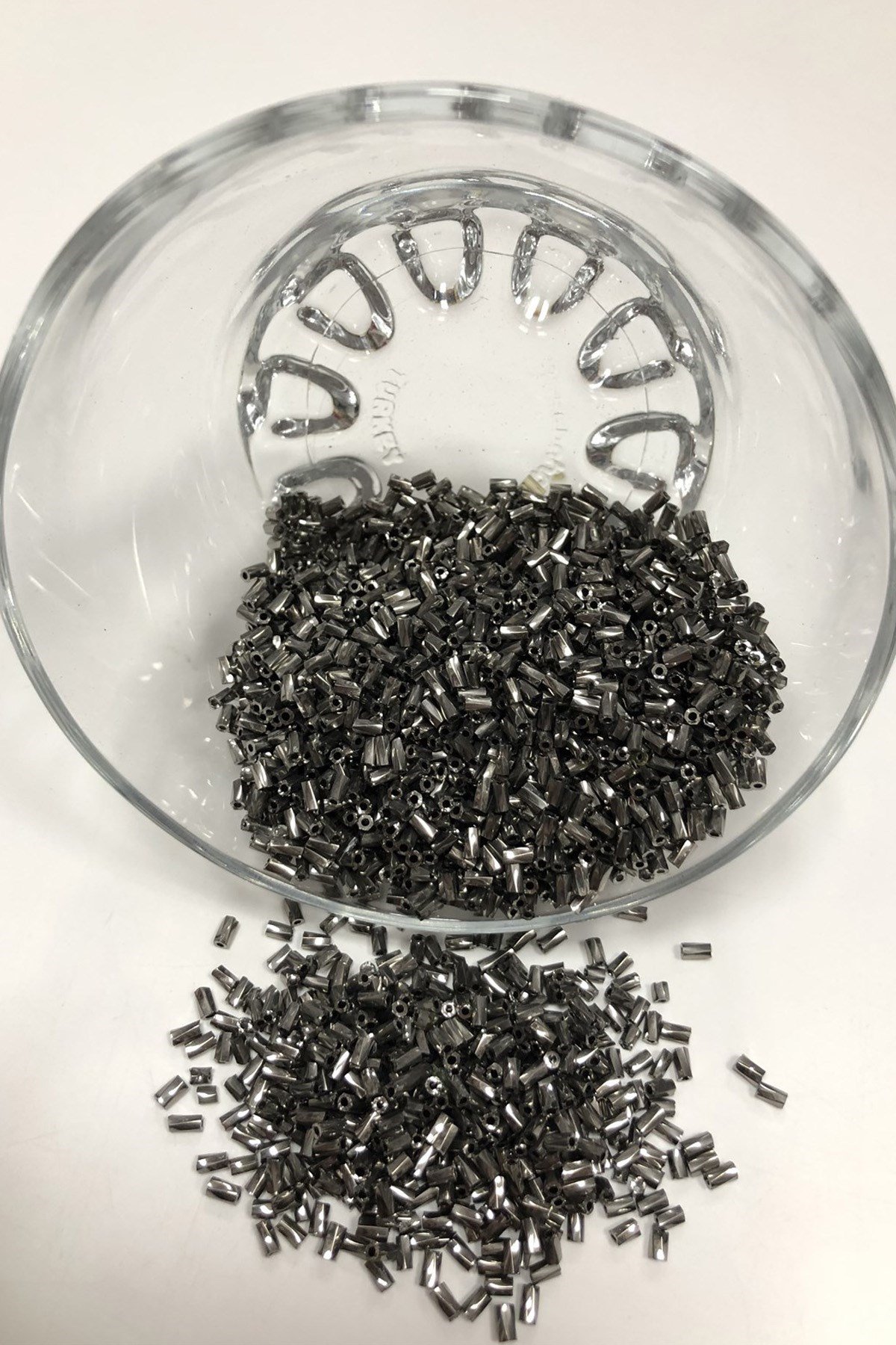 Antrasit Gri Burgulu Kesme Boncuk (2-2,5mm)