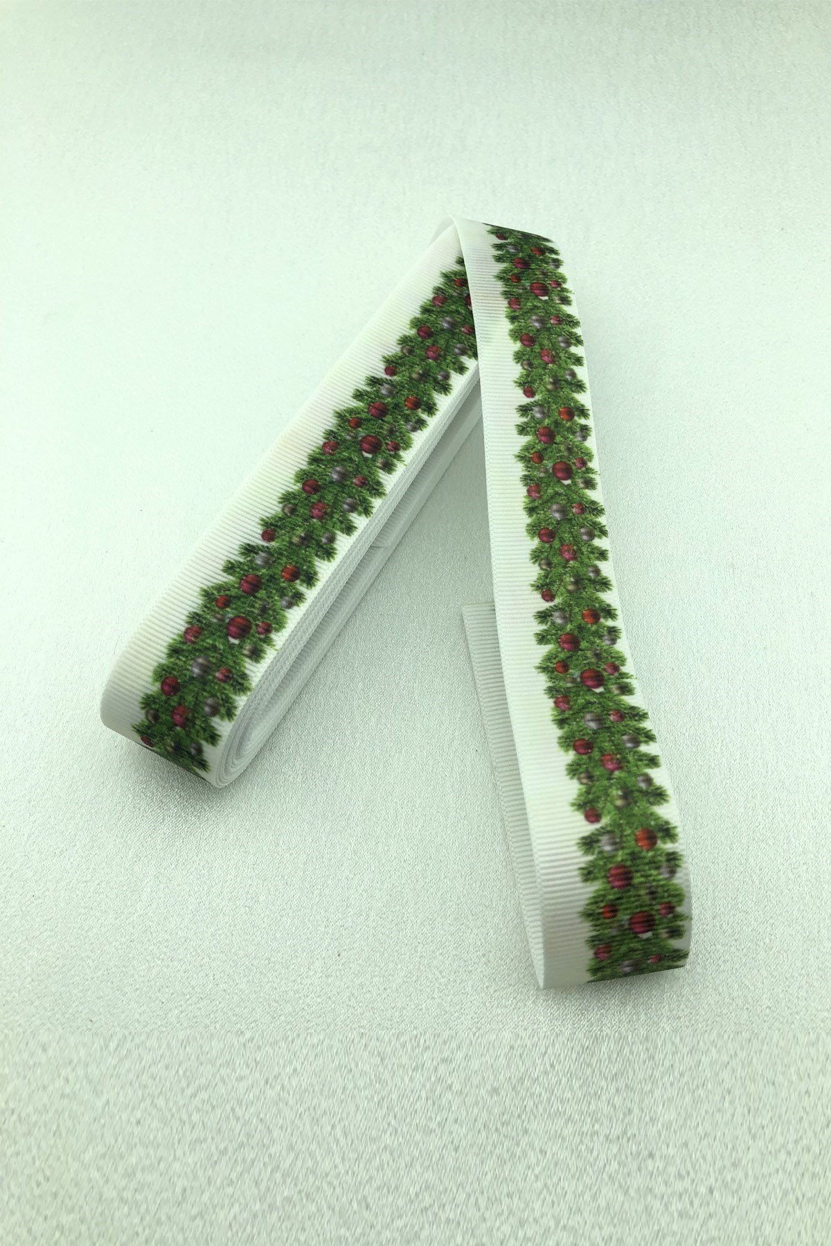 Beyaz Çam Ağaç Baskılı Grogren Yılbaşı Kurdelesi 2,5 CM