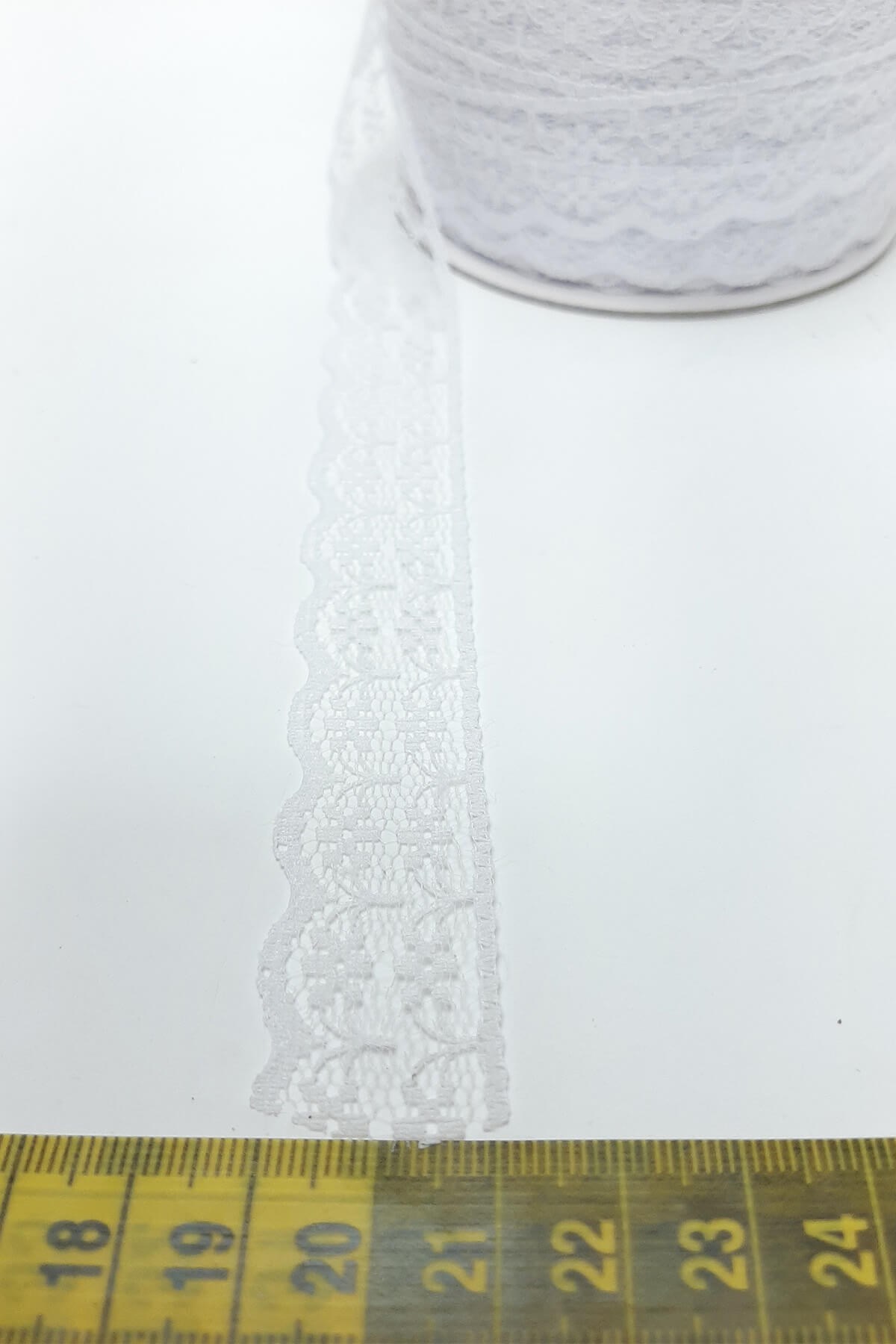 Beyaz Çiçek Desenli Dantel 10 Metre