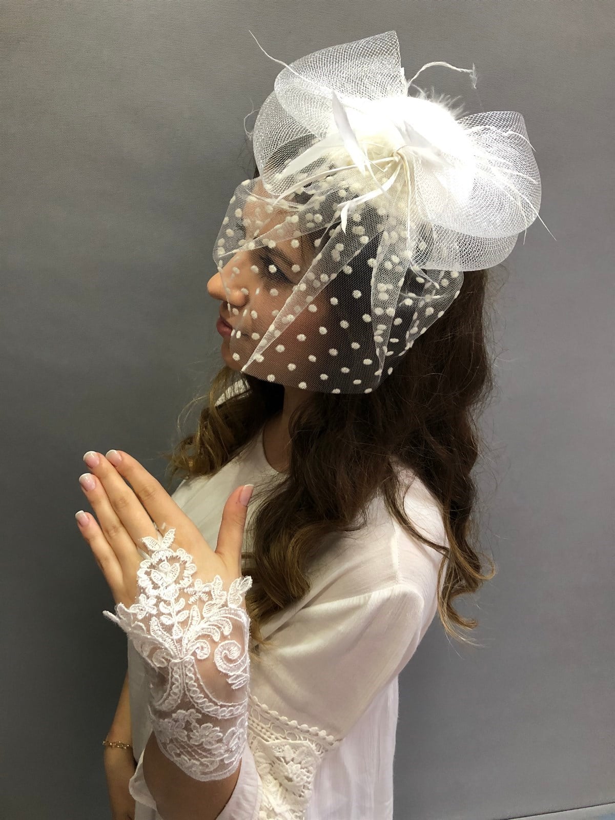 Beyaz Dantelli Açık Eldiven-Puantiyeli Vualet Nikah Şapkası
