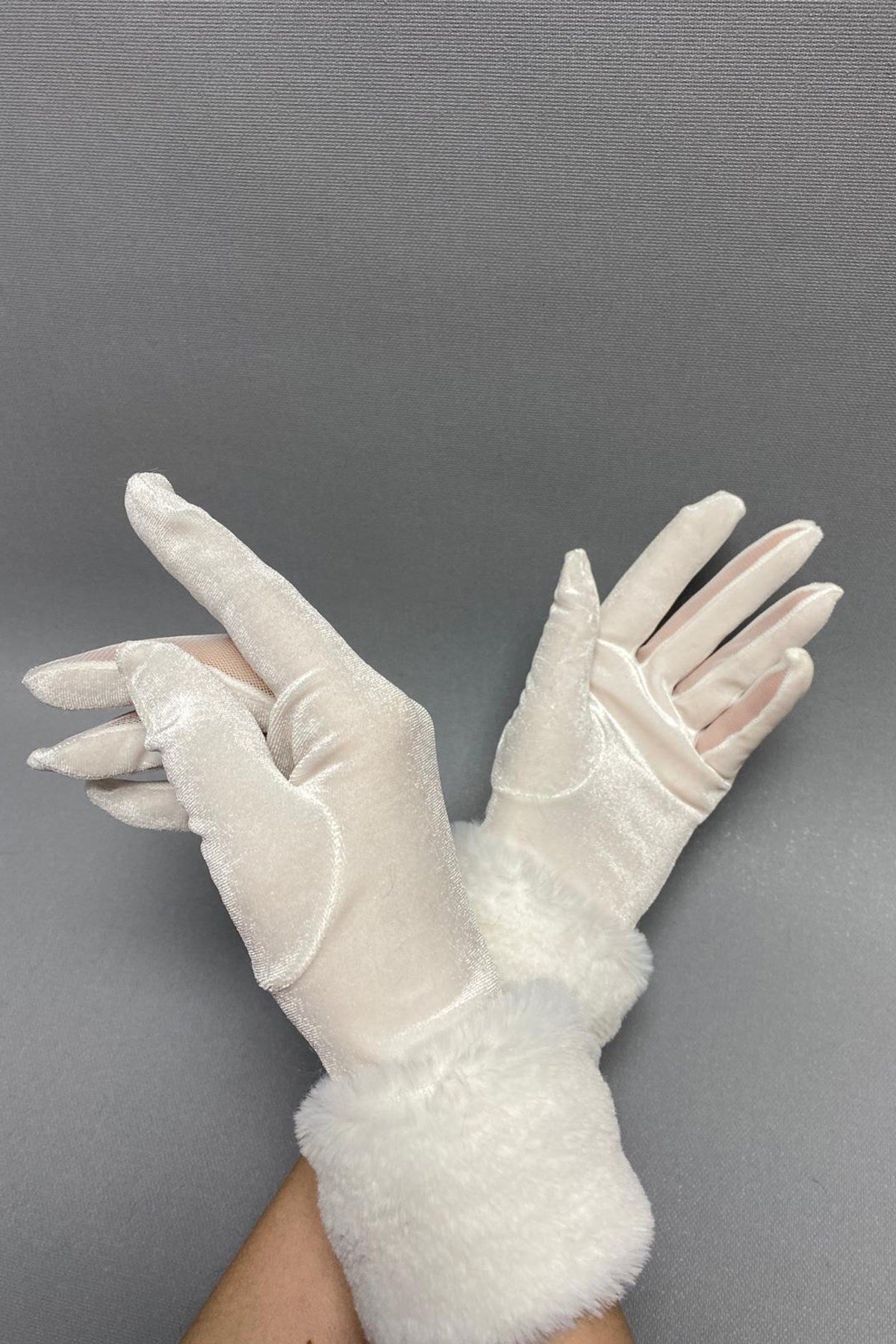 Beyaz İpek Kadife Kürklü Eldiven