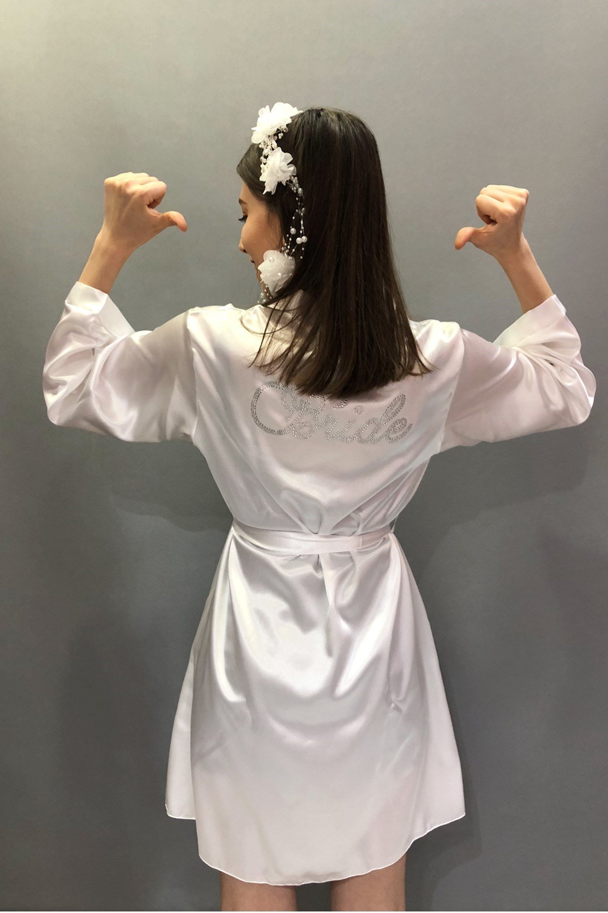 Beyaz Renk Saten Bride Sabahlık ve Çiçekli Taç