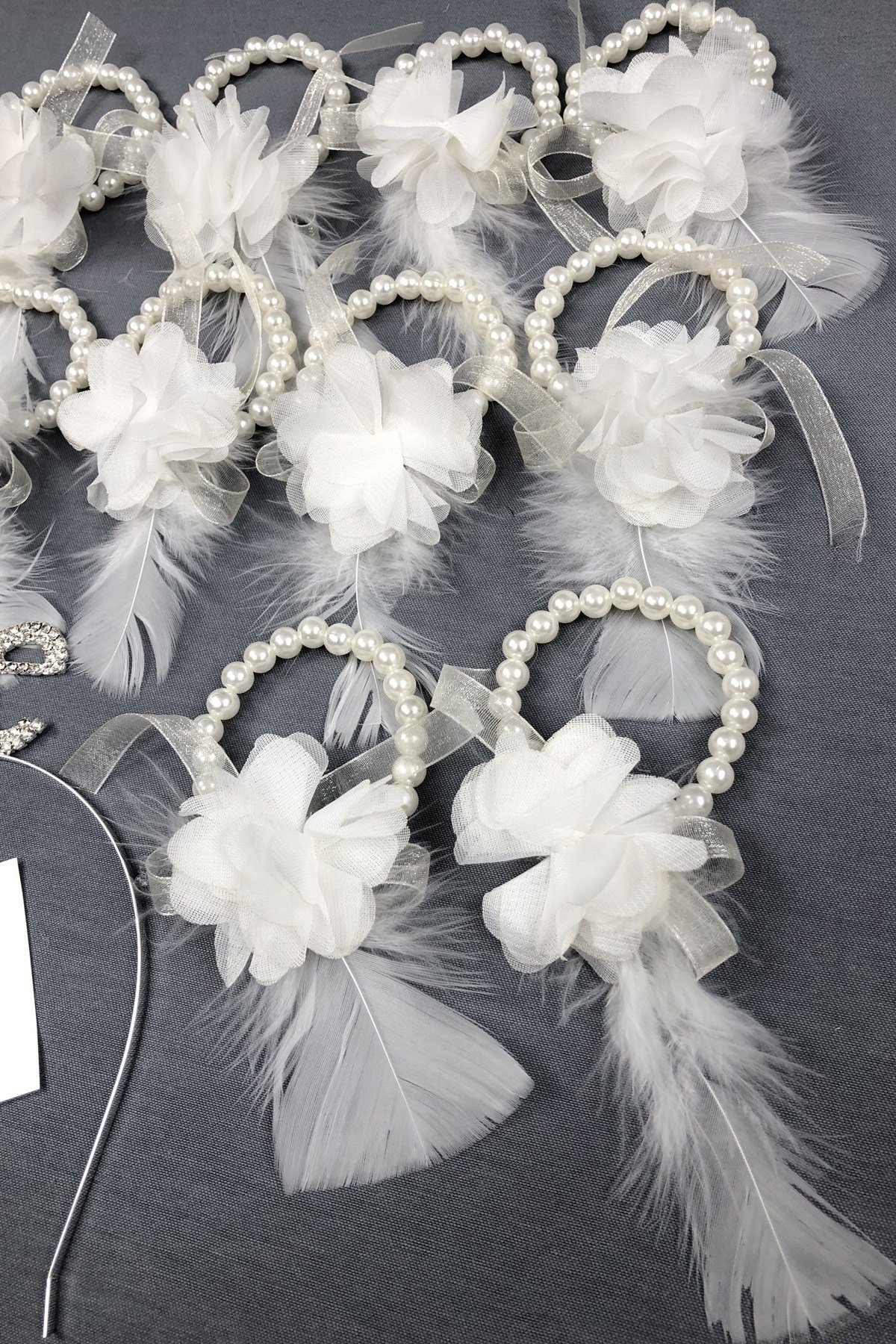Bride Taç ve Beyaz Çiçekli Nedime Bileklik Seti