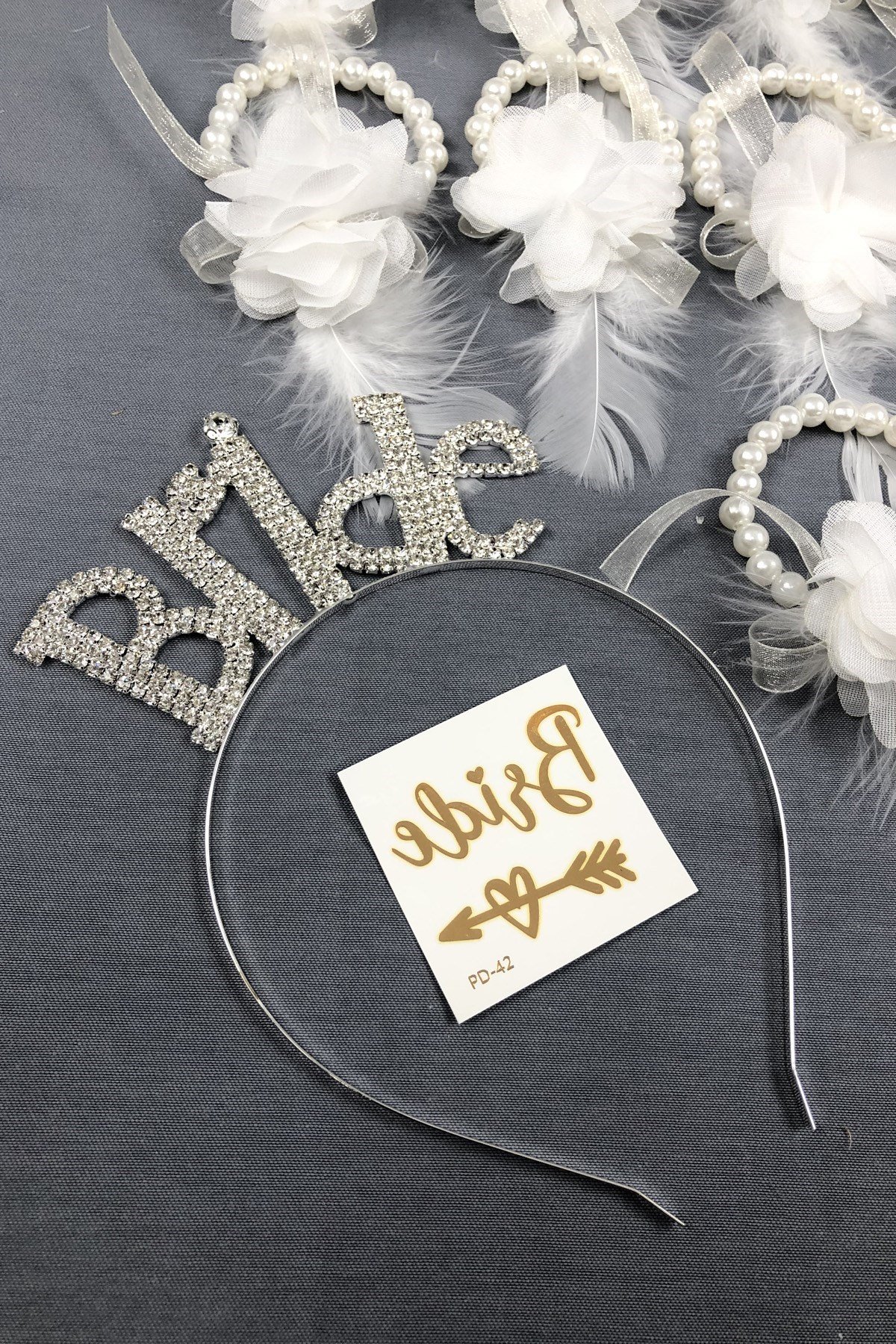 Bride Taç ve Beyaz Çiçekli Nedime Bileklik Seti