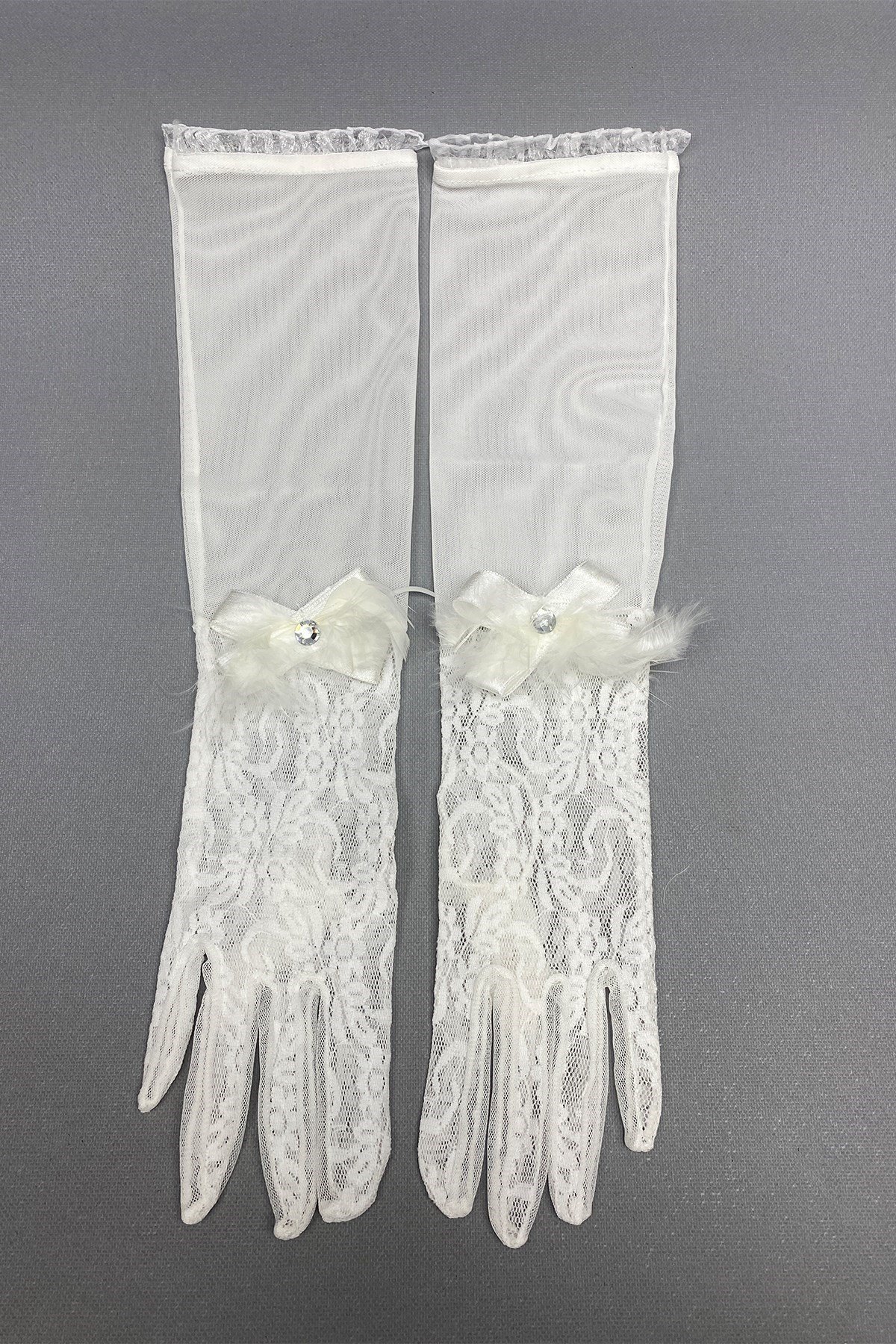 Dantelli Gelin Eldiveni ve Puantiyeli Nikah Şapkası