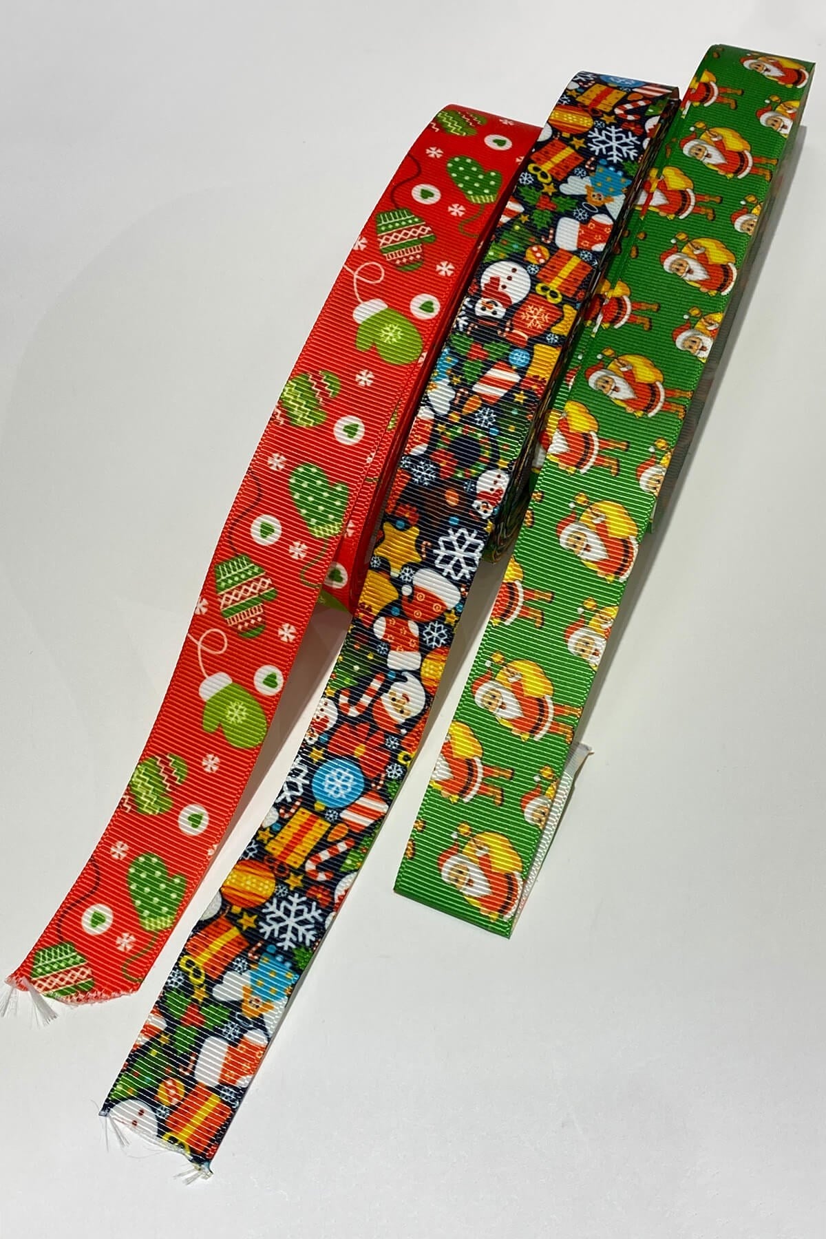 Eldiven Noel Baba Baskılı Yılbaşı Kurdelesi 2,5 cm 30 mt Rengarenk