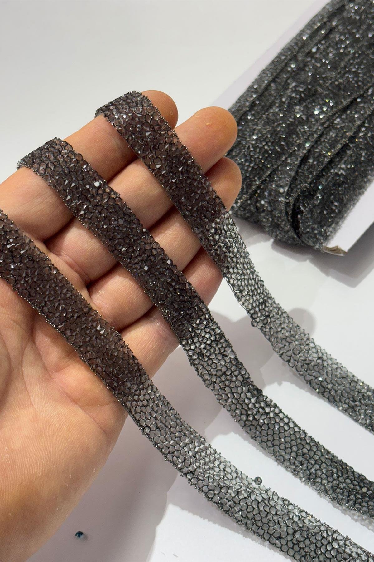 Füme Rengi Ütüyle Yapışan Şerit Taş Boncuk1,5 Cm