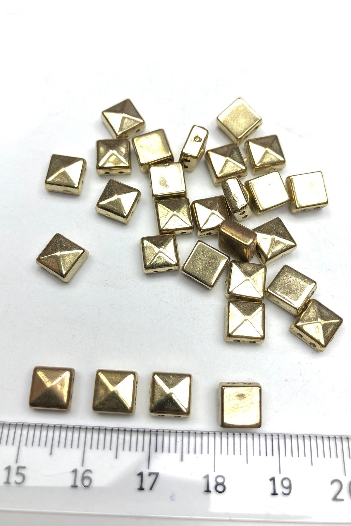 Gold Renk Kare Plastik Boncuk