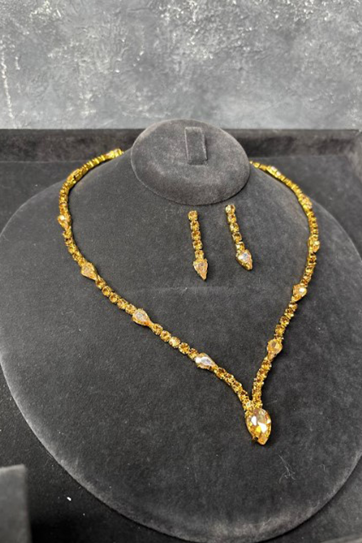 Gold Renk Premium Taşlı Kolye Küpe Set Lüks Işıltılı Abiye Düğün Takı