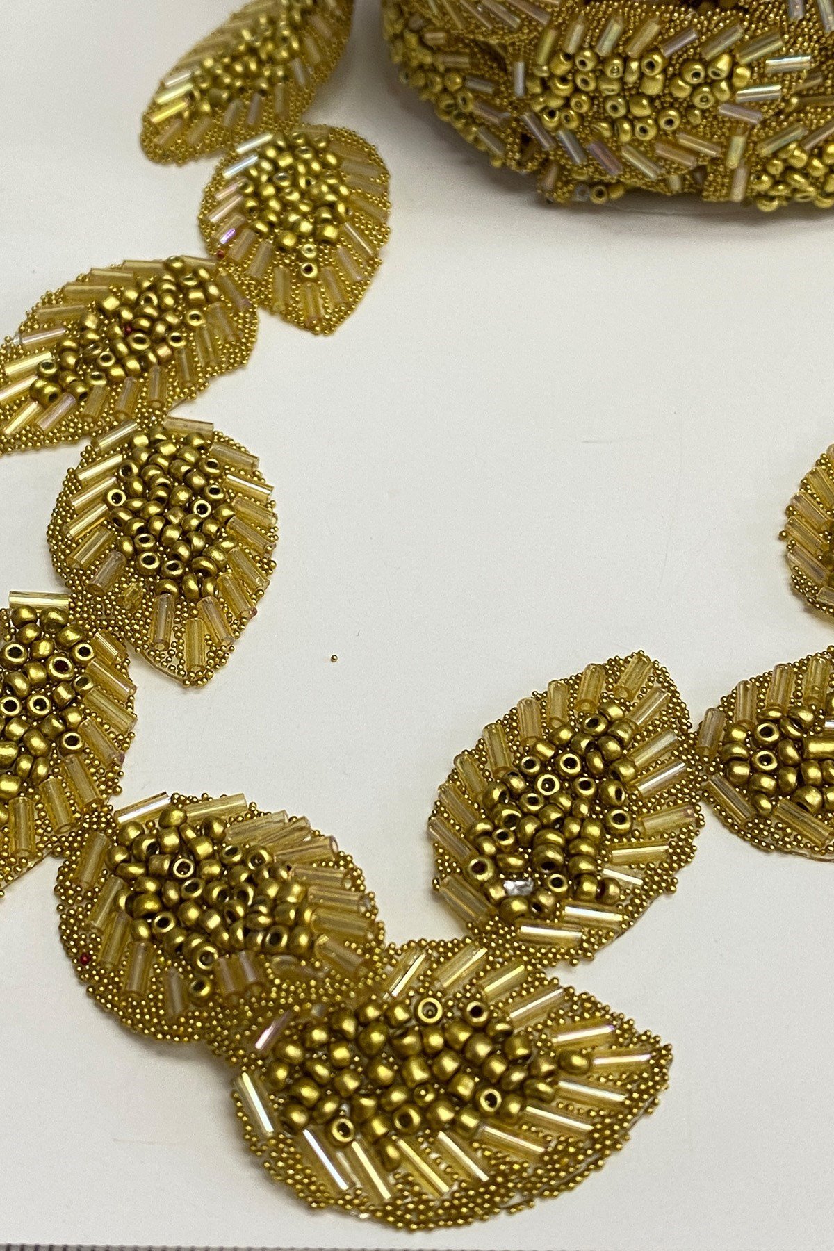 Gold Renk Yaprak Desen Ütüyle Yapışan Şerit Taş Aplik