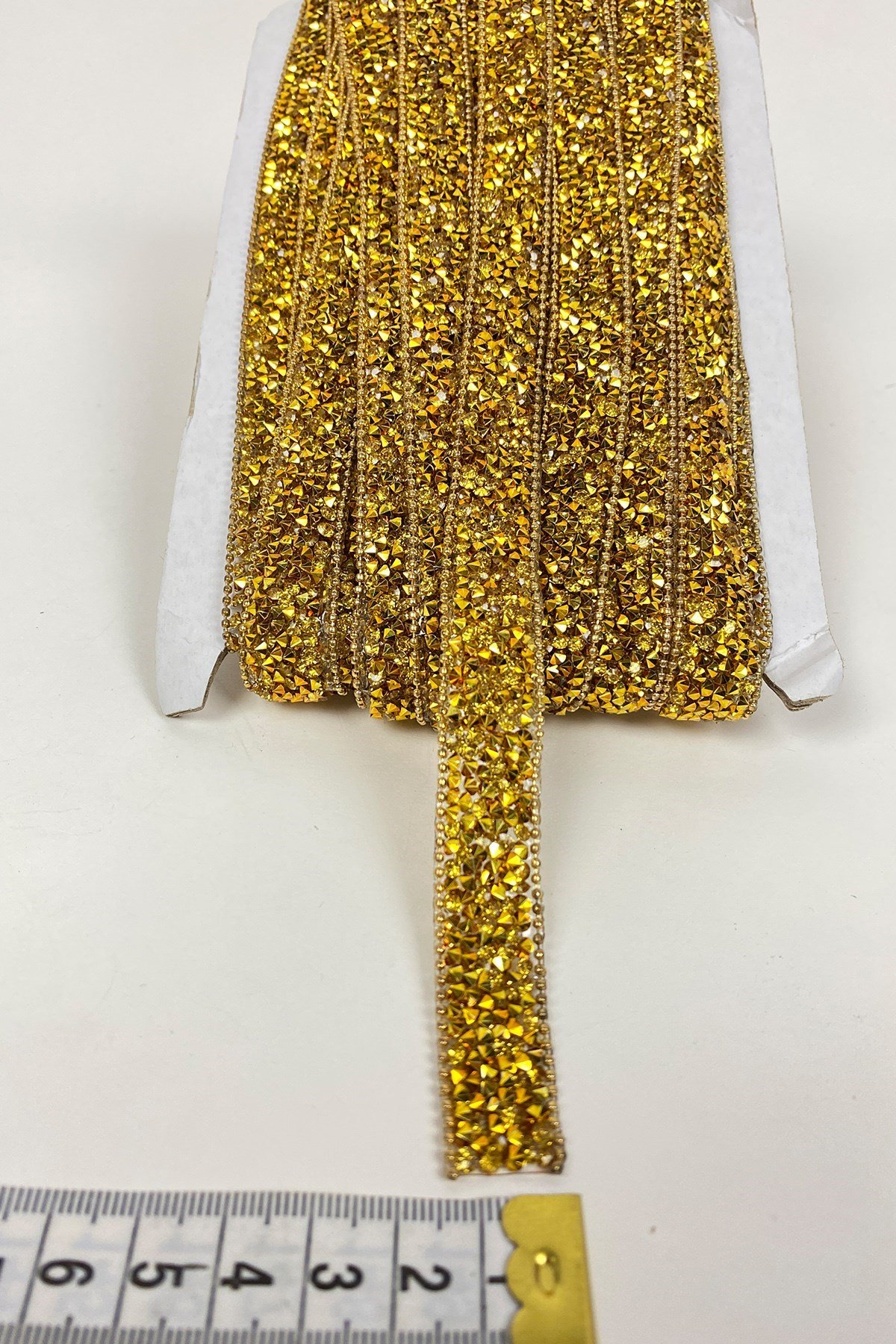 Gold Ütüyle Yapışan Taşlı Zincirli Şerit Aplik
